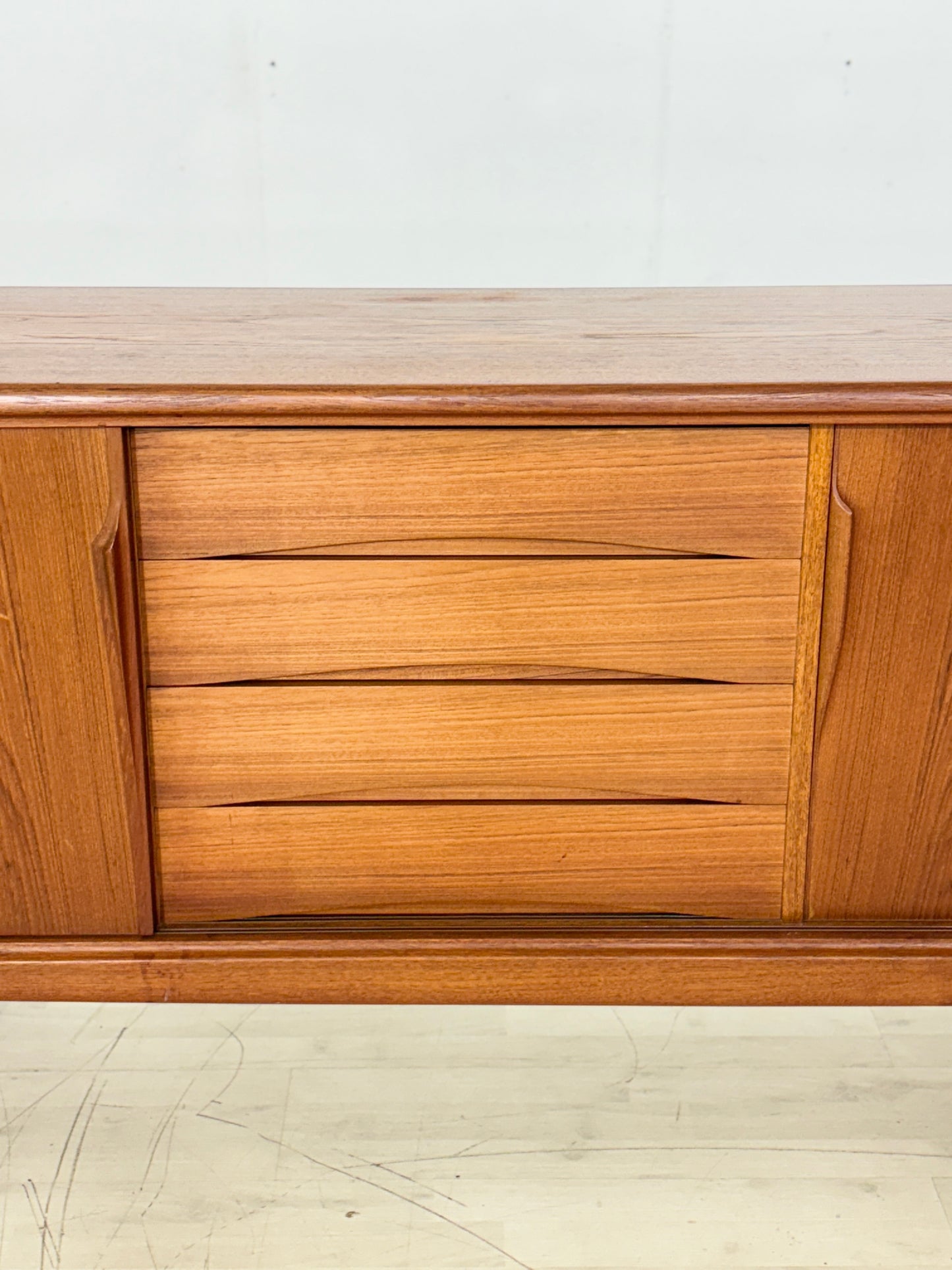 Danish Design Mid-Century Sideboard / Teak Sideboard / 60er Jahre Sideboard / Danish Teak Sekretär / Designer: Gunni Omann / Hersteller: Axel Christiansen Odder Møbel (ACO)