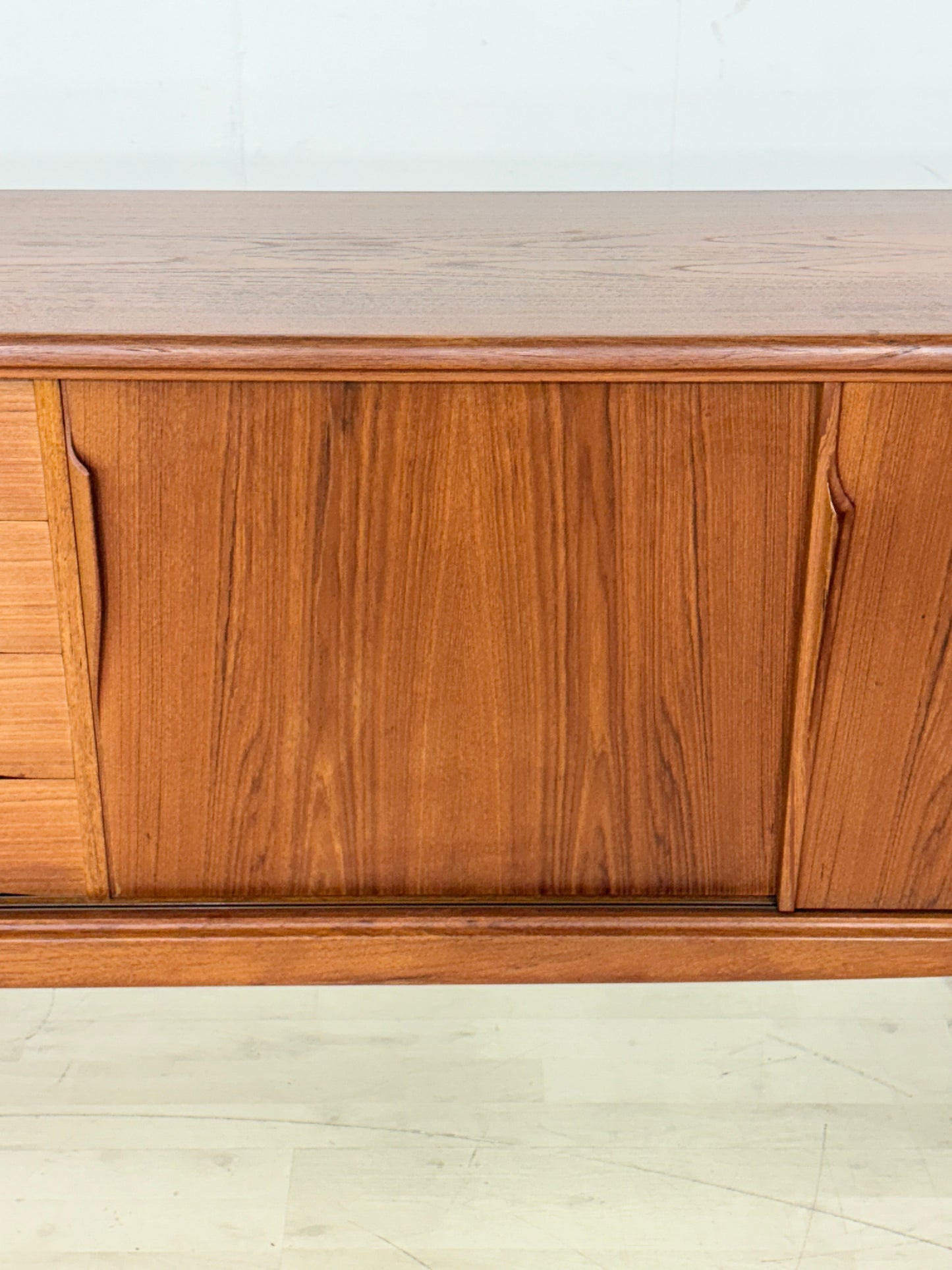 Danish Design Mid-Century Sideboard / Teak Sideboard / 60er Jahre Sideboard / Danish Teak Sekretär / Designer: Gunni Omann / Hersteller: Axel Christiansen Odder Møbel (ACO)
