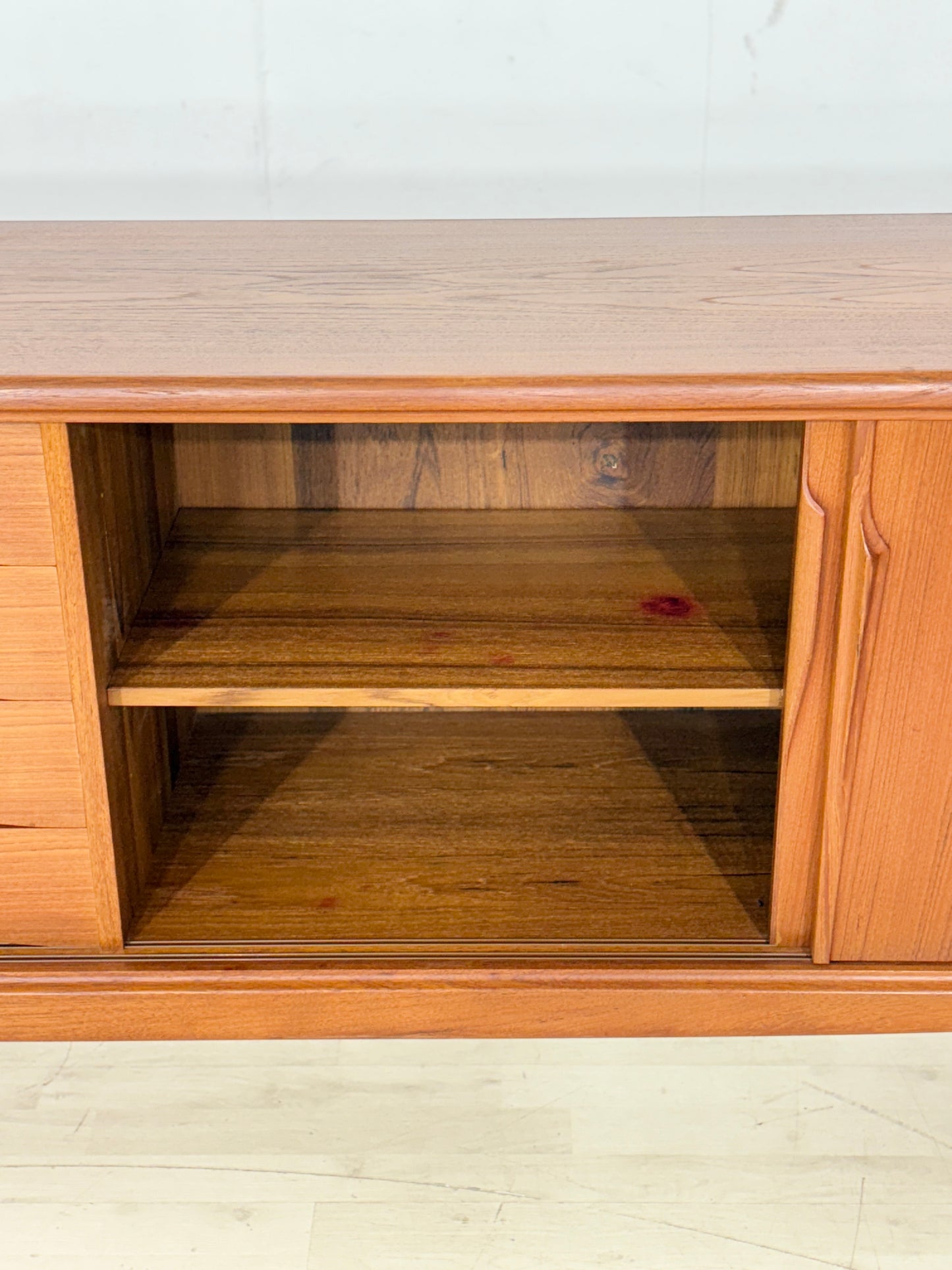 Danish Design Mid-Century Sideboard / Teak Sideboard / 60er Jahre Sideboard / Danish Teak Sekretär / Designer: Gunni Omann / Hersteller: Axel Christiansen Odder Møbel (ACO)