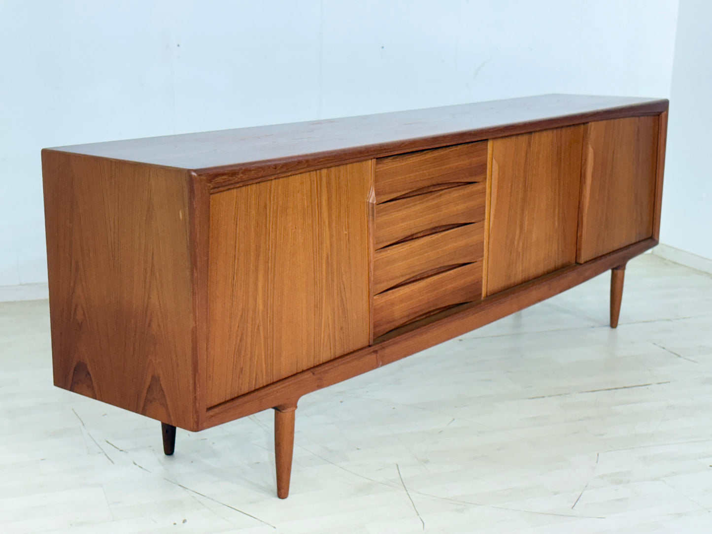 Danish Design Mid-Century Sideboard / Teak Sideboard / 60er Jahre Sideboard / Danish Teak Sekretär / Designer: Gunni Omann / Hersteller: Axel Christiansen Odder Møbel (ACO)