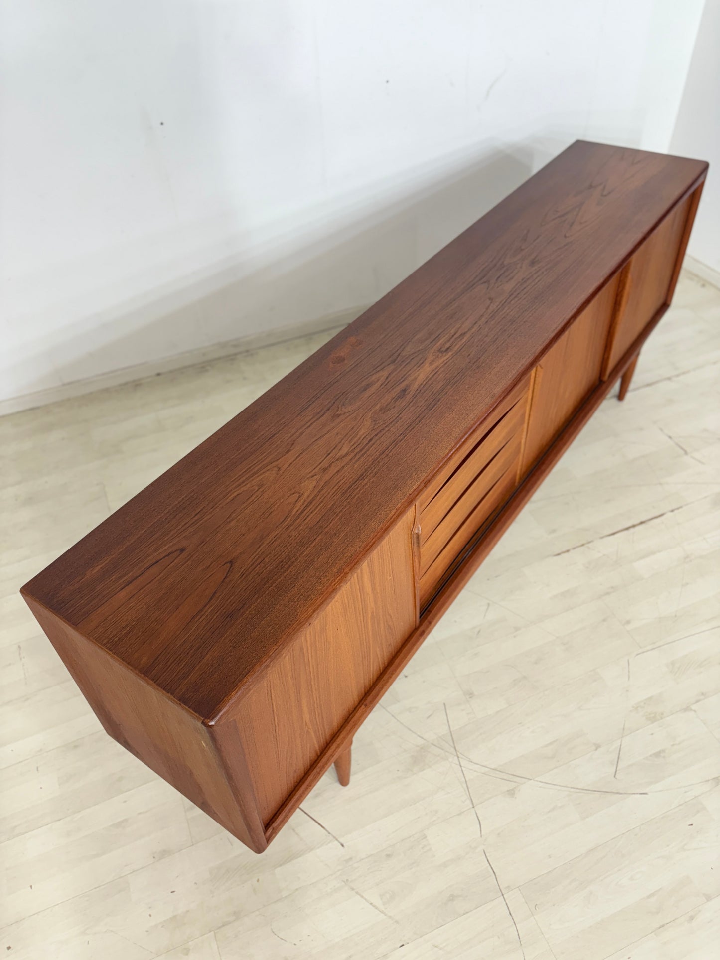 Danish Design Mid-Century Sideboard / Teak Sideboard / 60er Jahre Sideboard / Danish Teak Sekretär / Designer: Gunni Omann / Hersteller: Axel Christiansen Odder Møbel (ACO)