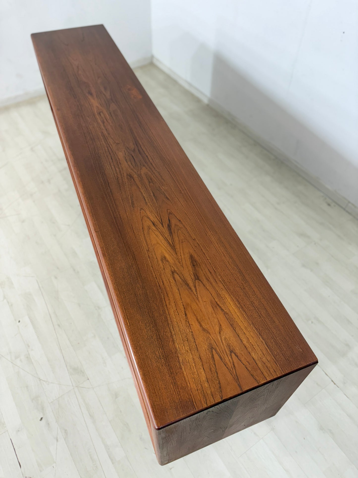 Danish Design Mid-Century Sideboard / Teak Sideboard / 60er Jahre Sideboard / Danish Teak Sekretär / Designer: Gunni Omann / Hersteller: Axel Christiansen Odder Møbel (ACO)