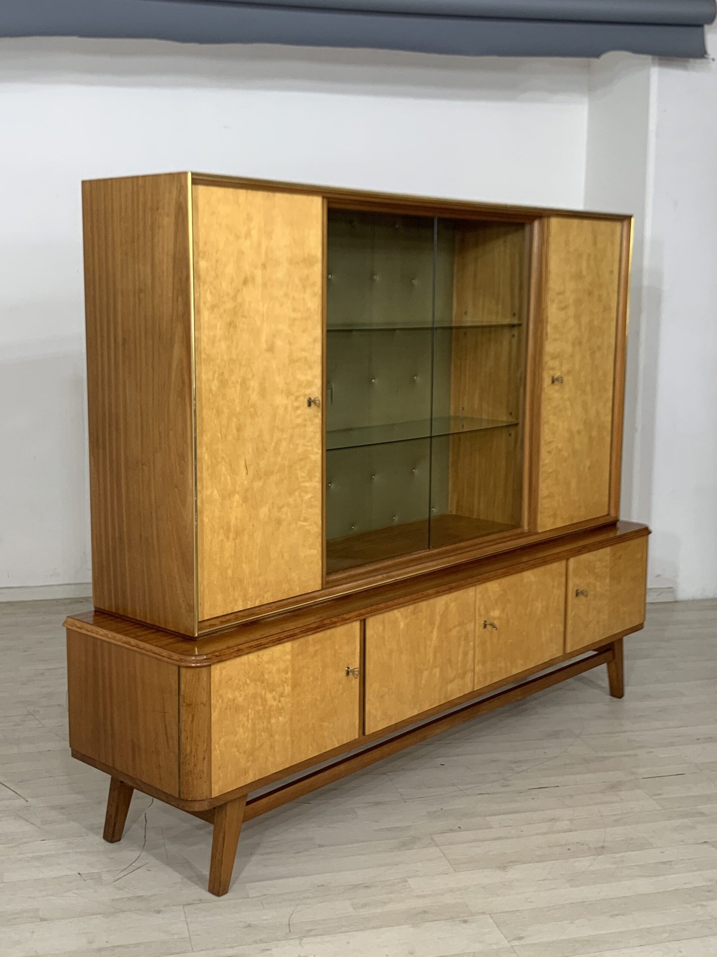 MID CENTURY HIGHBOARD GESCHIRRSCHRANK WOHNZIMMERSCHRANK SCHRANK VINTAGE