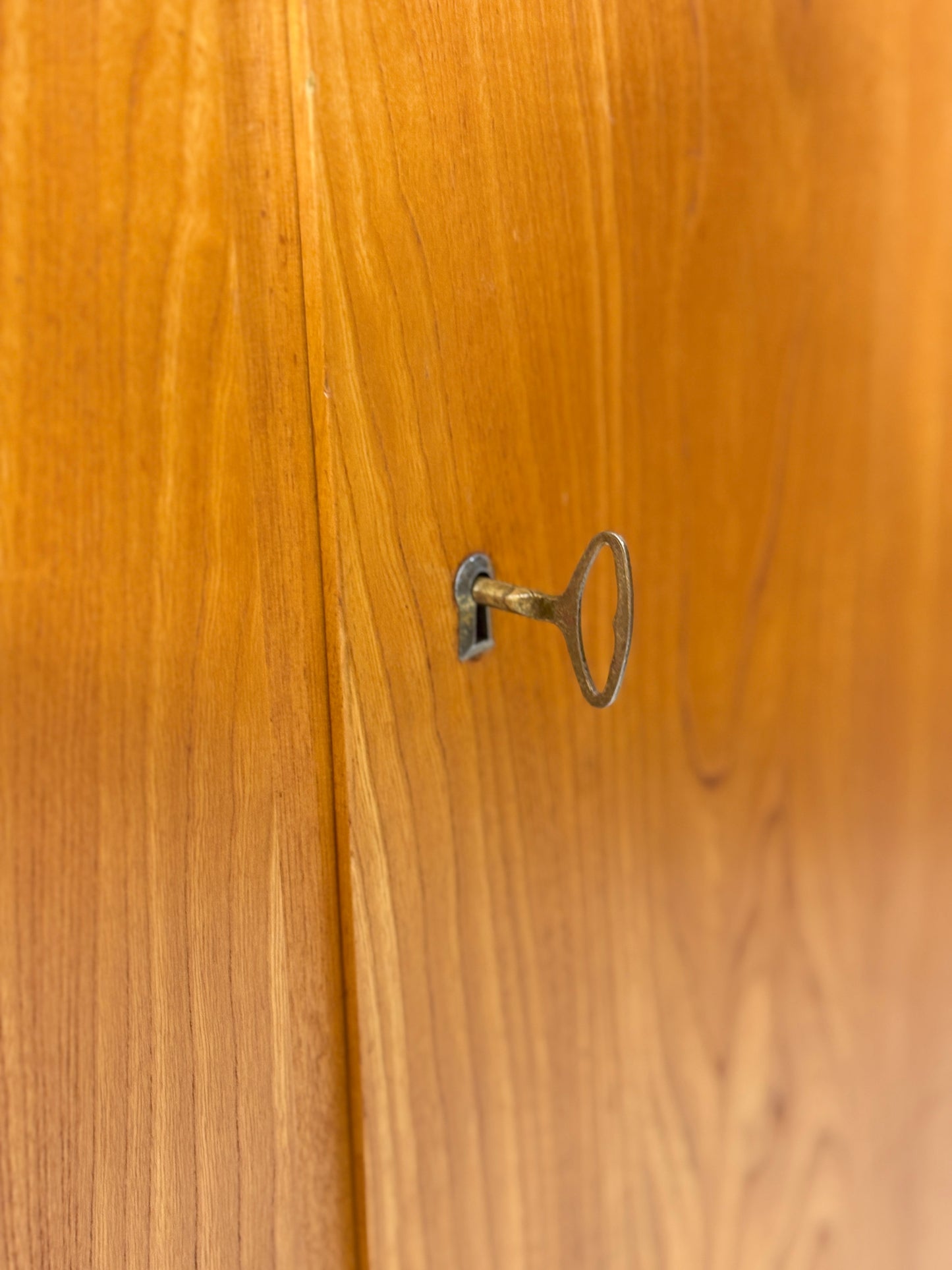 Vintage Hellerau Wäscheschrank Highboard Fächerschrank Schrank Mid-Century