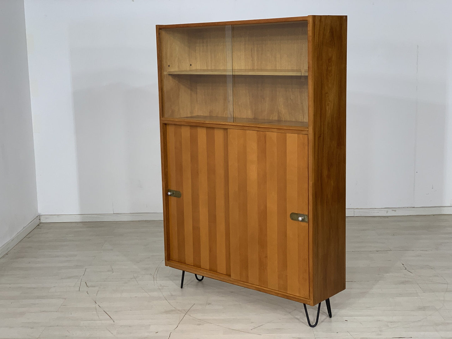 MID CENTURY HIGHBOARD SCHUHSCHRANK FLURSCHRANK ANRICHTE WOHNZIMMERSCHRANK VINTAGE