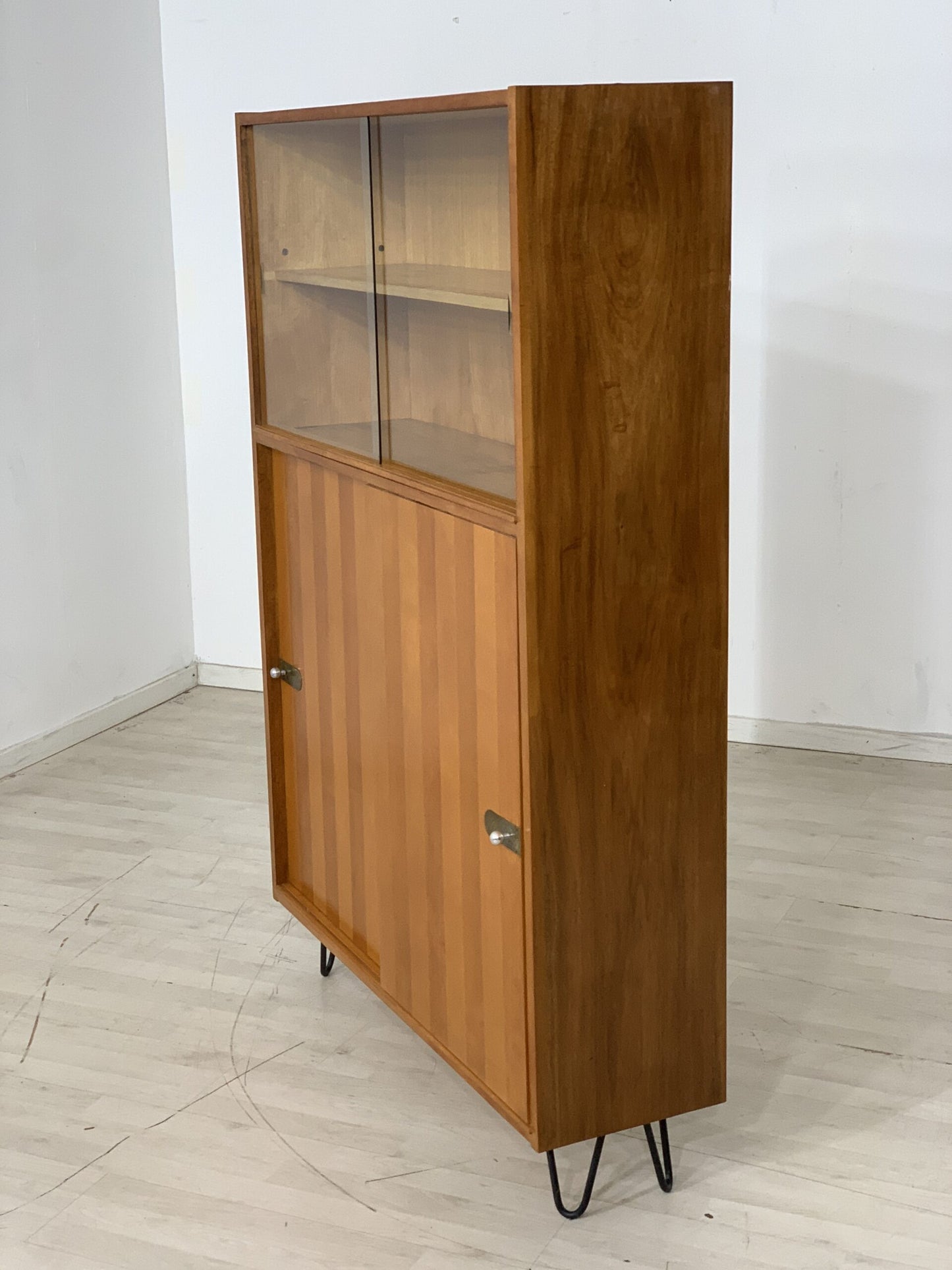 MID CENTURY HIGHBOARD SCHUHSCHRANK FLURSCHRANK ANRICHTE WOHNZIMMERSCHRANK VINTAGE