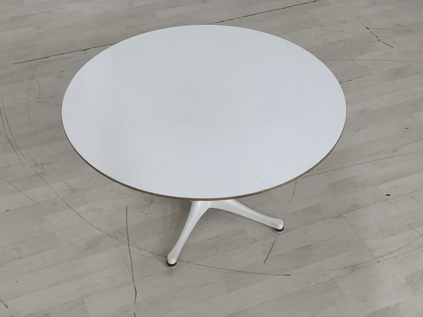 TABLE BASSE VITRA