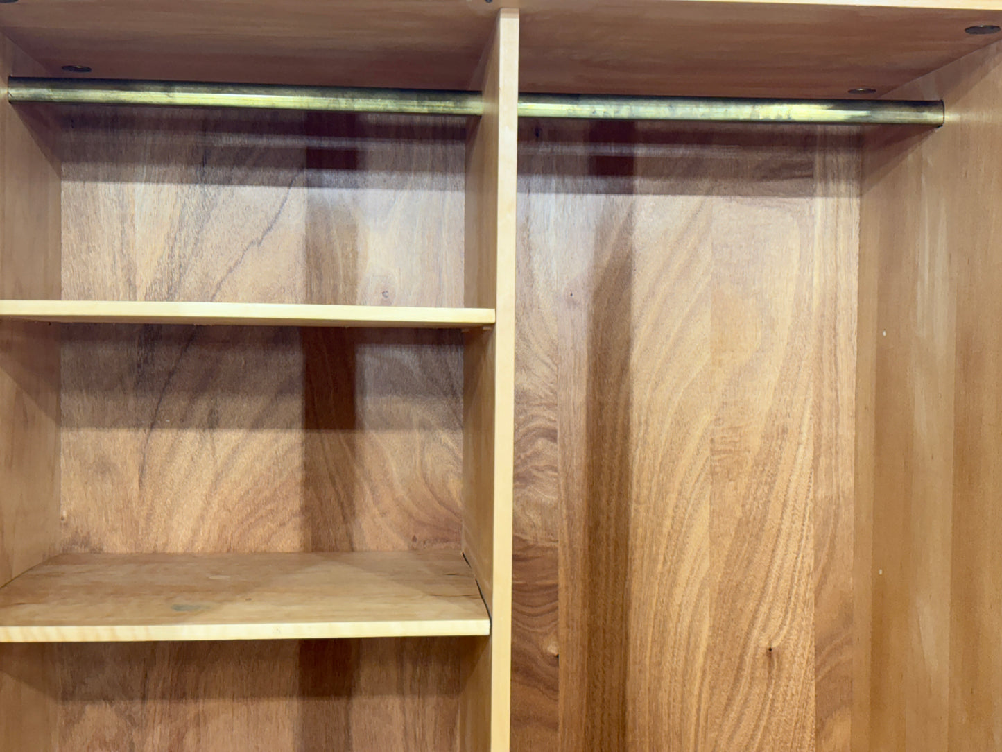 Sehr schöner Vintage Kleiderschrank Holz Schrank Wäscheschrank Schlafzimmerschrank Mid-Century