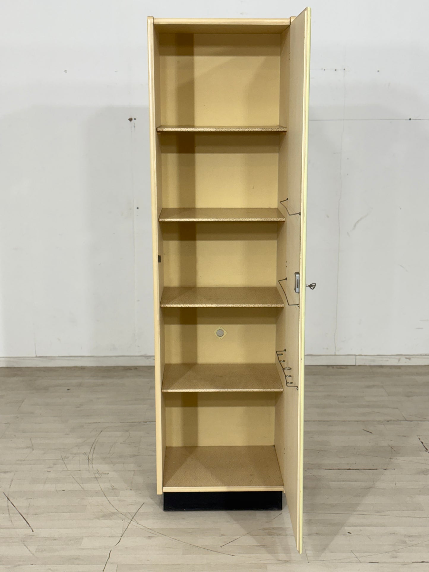 Sehr schöner Vintage Vorratsschrank Schrank Küchenschrank Fächerschrank Mid-Century