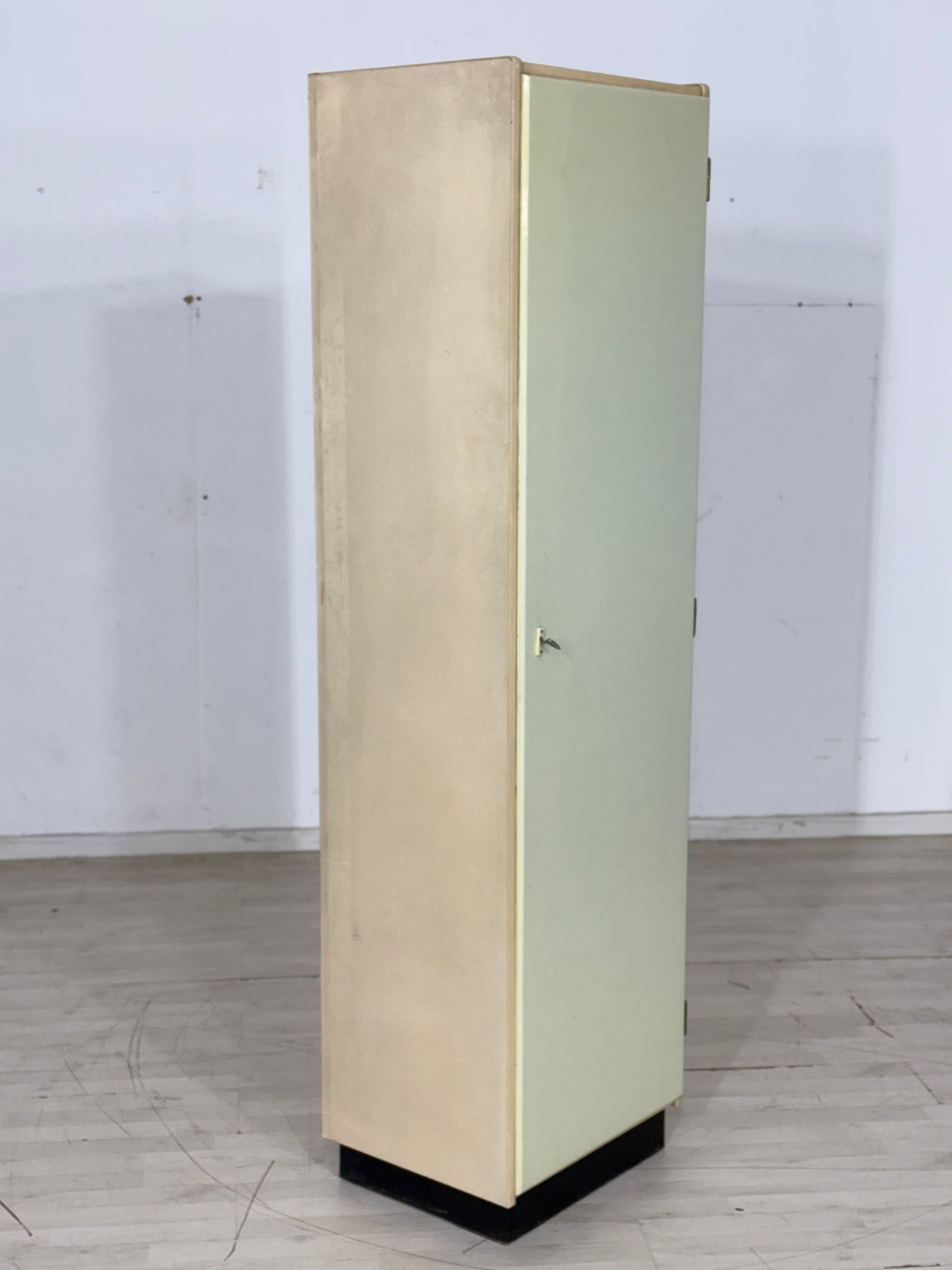 Sehr schöner Vintage Vorratsschrank Schrank Küchenschrank Fächerschrank Mid-Century