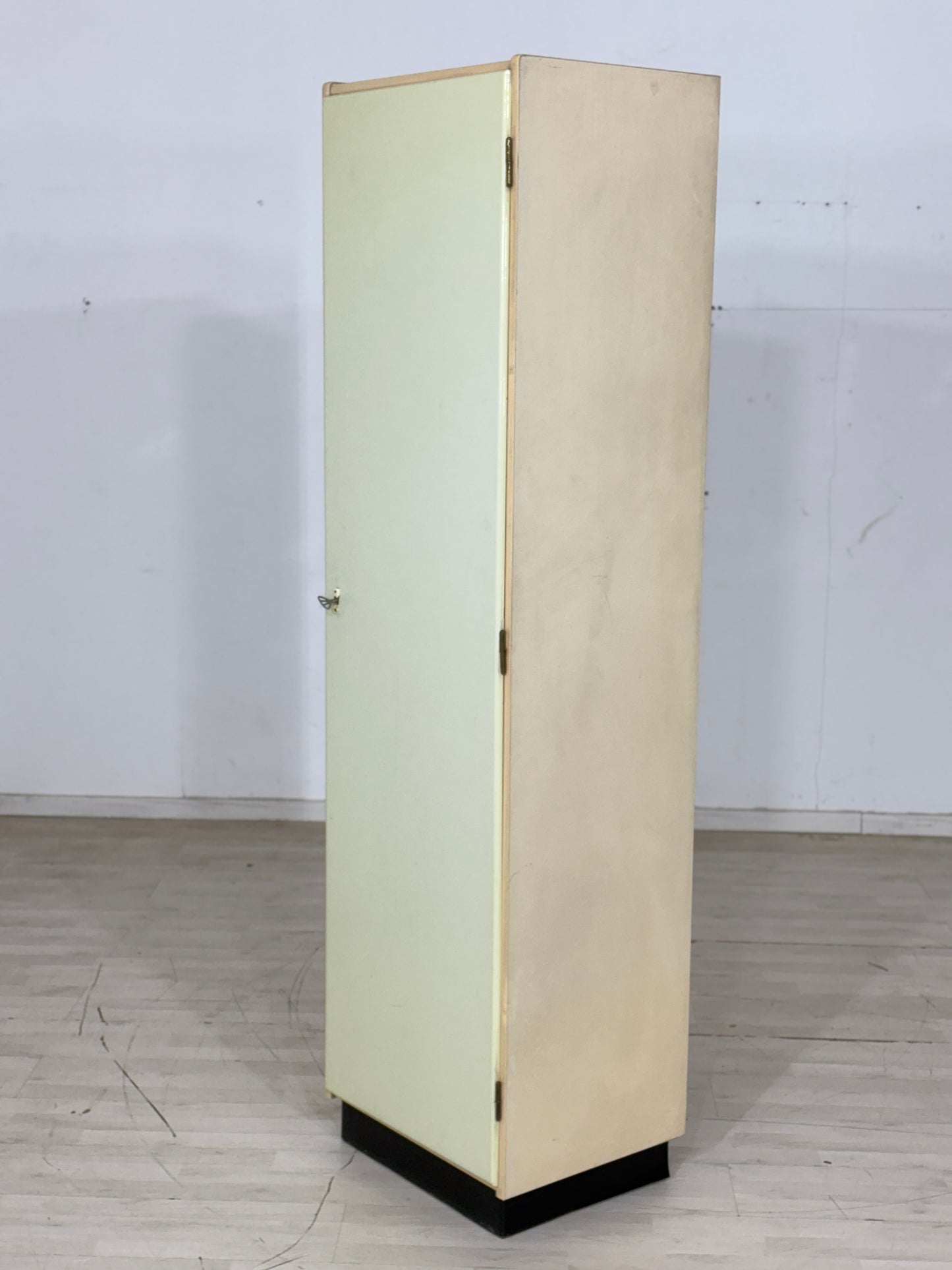 Sehr schöner Vintage Vorratsschrank Schrank Küchenschrank Fächerschrank Mid-Century