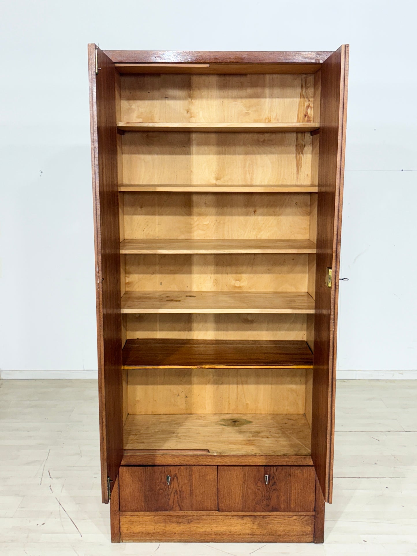 Sehr schöner Mid-Century Kleiderschrank / Schrank / Flurschrank / Wäscheschrank / Fächerschrank Vintage