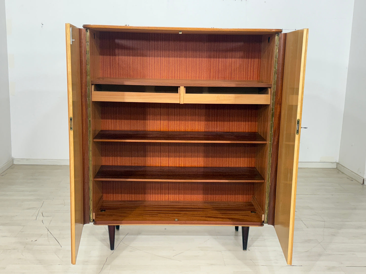 Sehr schöner Vintage Wäscheschrank / Schrank / Waschkommode / Mid-Century Highboard