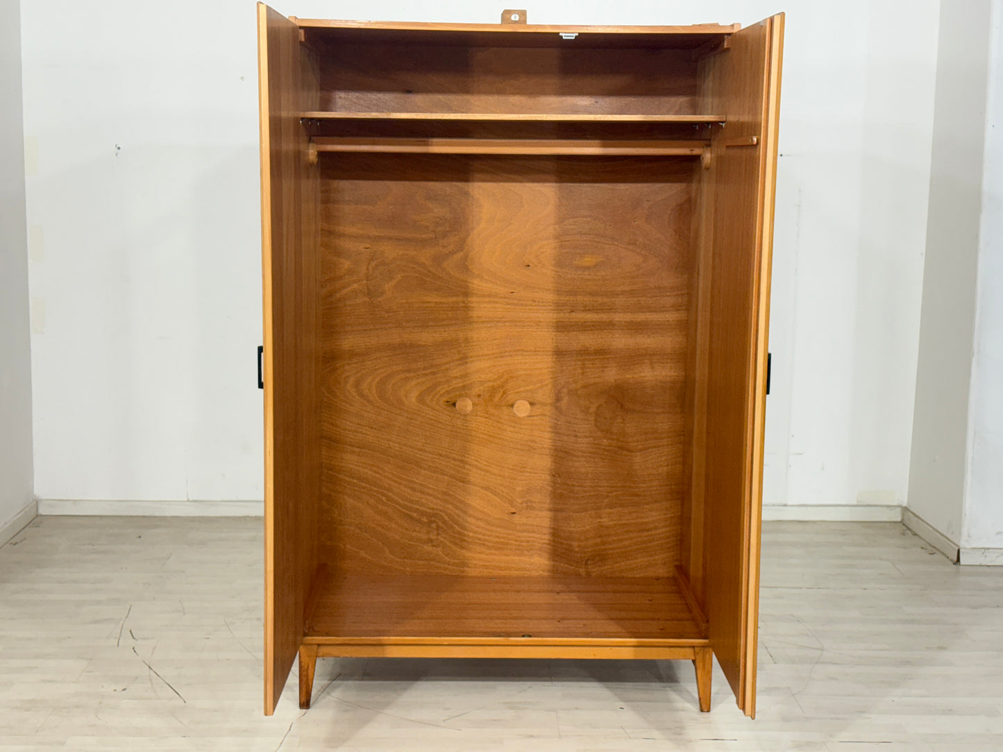 Vintage Kleiderschrank / Wäscheschrank / Holz Schrank / Schlafzimmerschrank