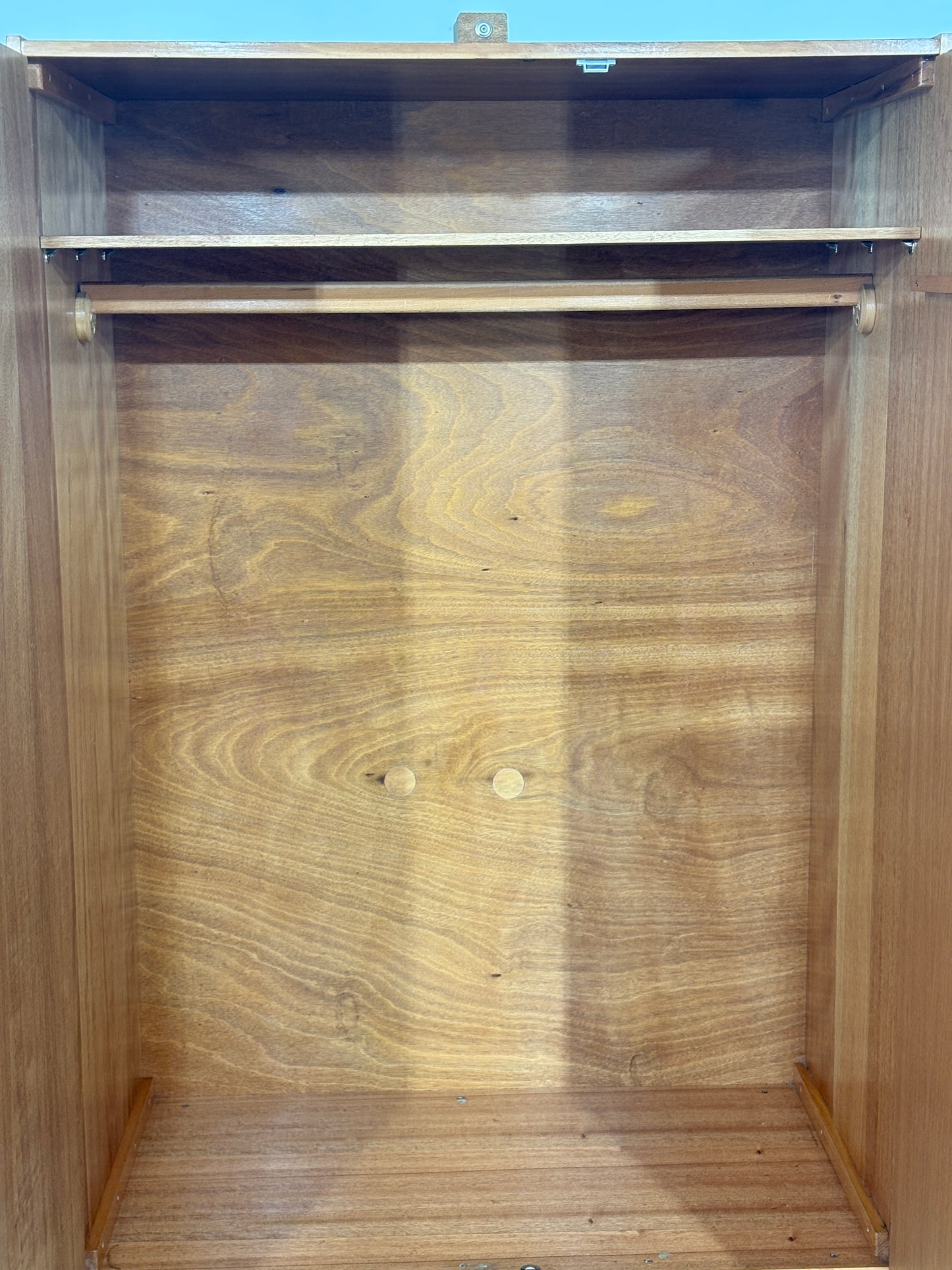 Vintage Kleiderschrank / Wäscheschrank / Holz Schrank / Schlafzimmerschrank