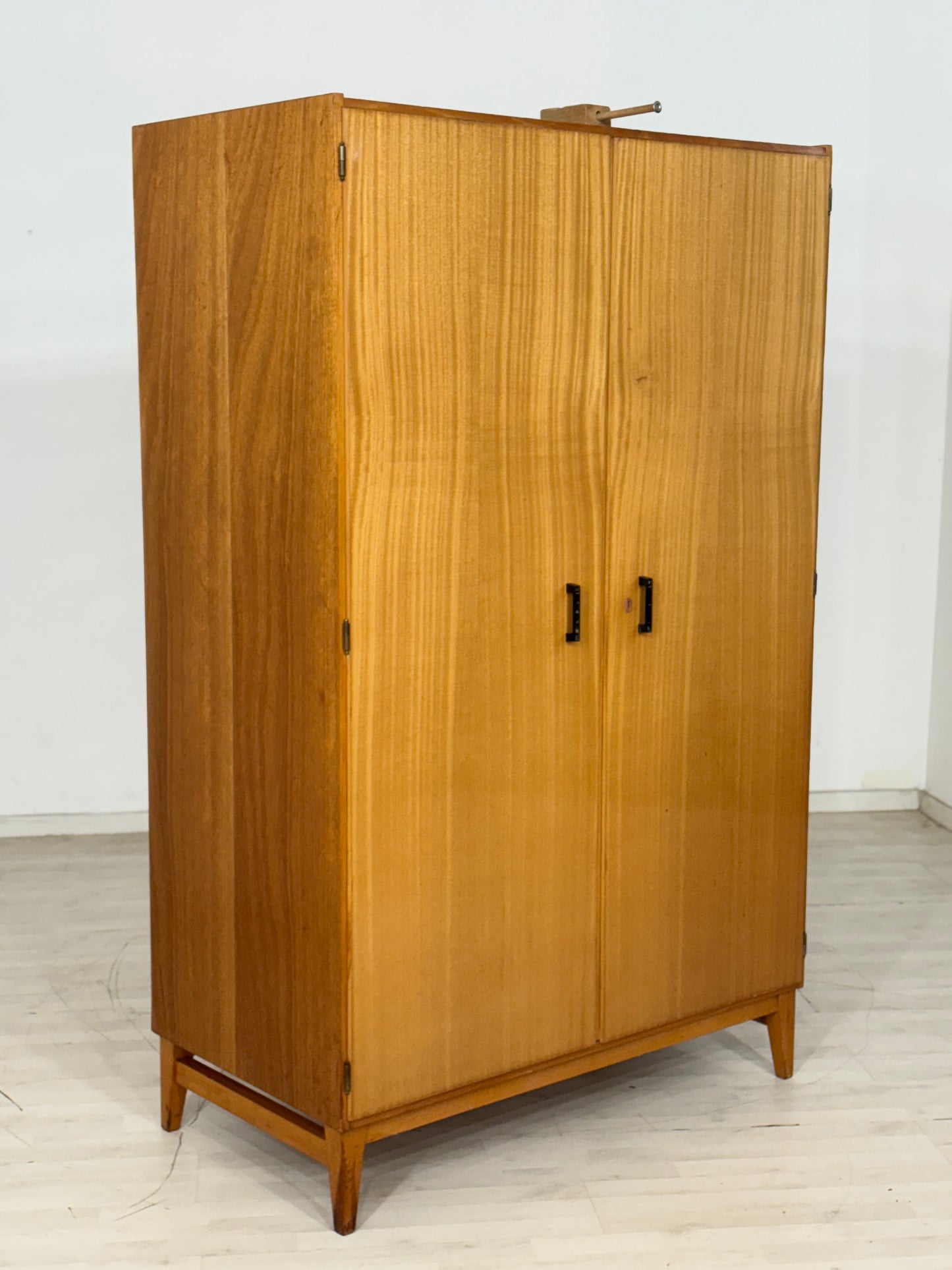 Vintage Kleiderschrank / Wäscheschrank / Holz Schrank / Schlafzimmerschrank