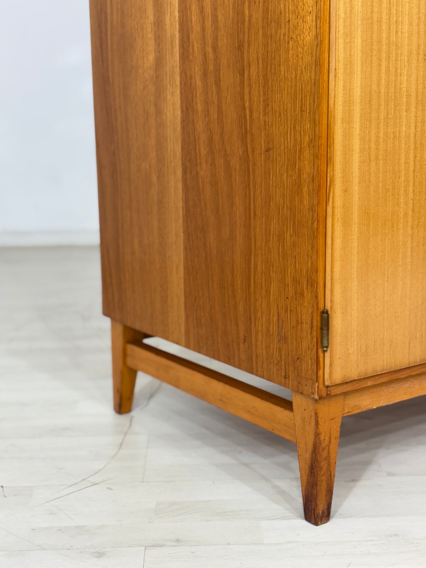 Vintage Kleiderschrank / Wäscheschrank / Holz Schrank / Schlafzimmerschrank