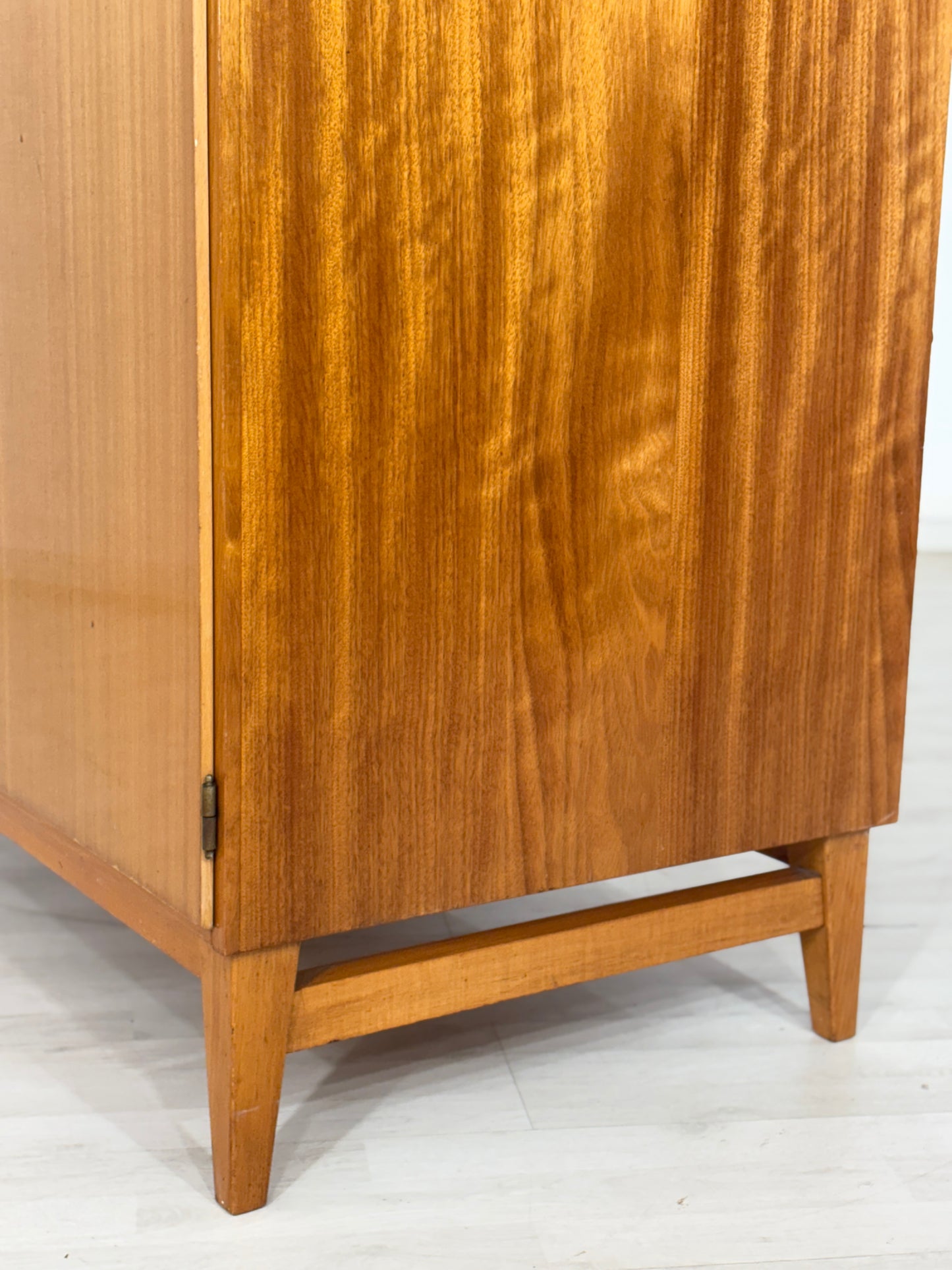 Vintage Kleiderschrank / Wäscheschrank / Holz Schrank / Schlafzimmerschrank