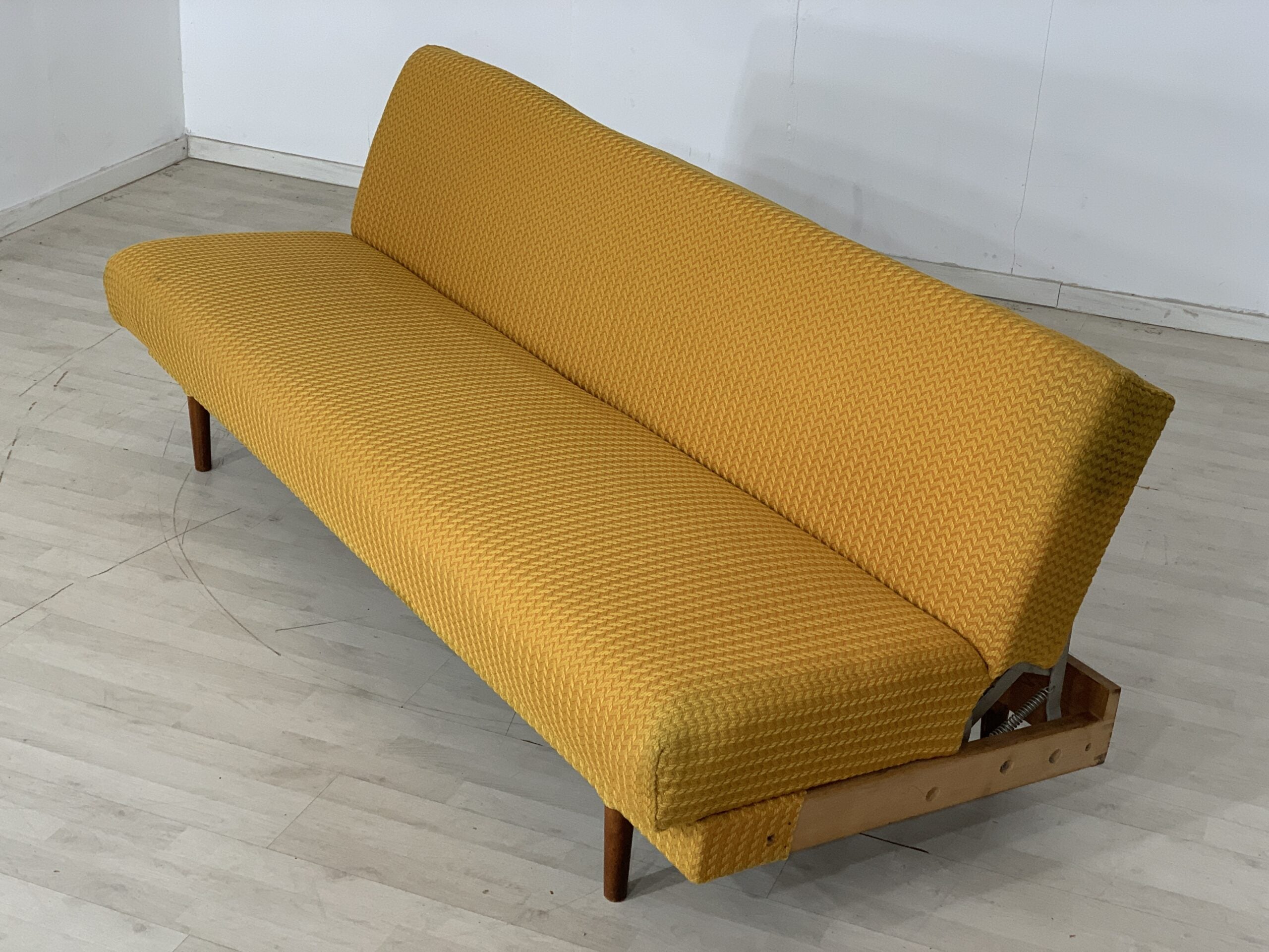 Sofa Couch Daybed Vintage Mid-Centutry frisch bezogen grün 2024 220717