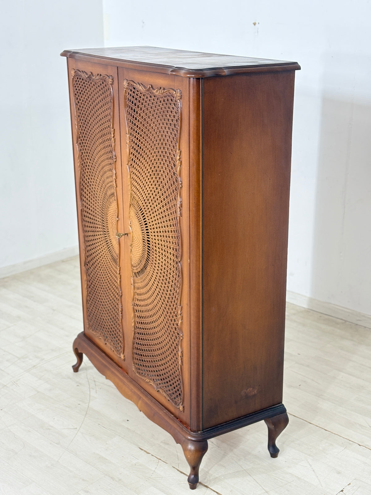 Chippendale Schrank / Vintage Schrank / Wohnzimmerschrank – 60er Jahre
