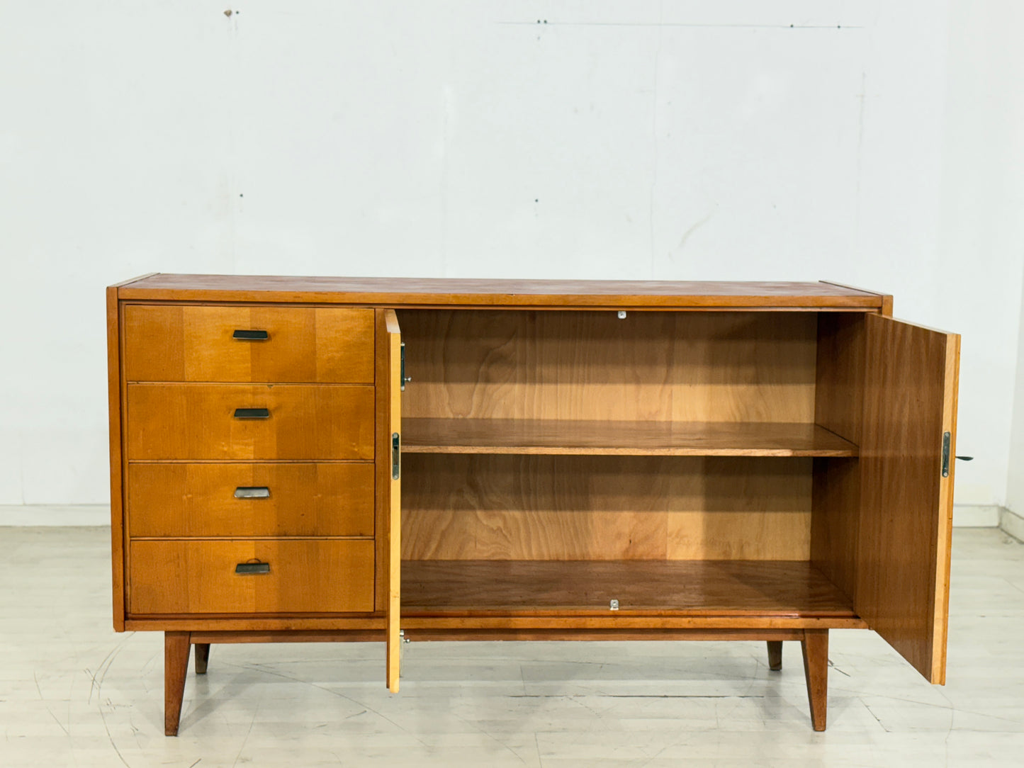 Schöner Vintage Sideboard / Kommode / Wohnzimmerschrank / Mid-Century Anrichte