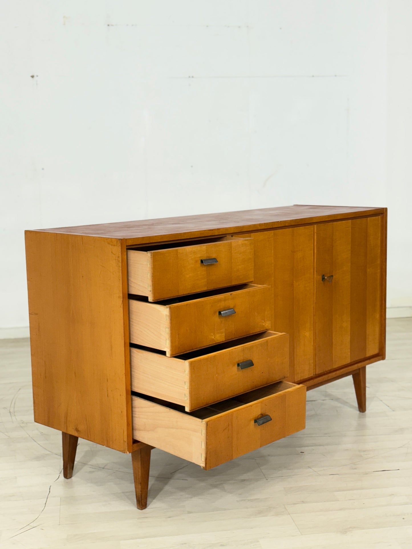 Schöner Vintage Sideboard / Kommode / Wohnzimmerschrank / Mid-Century Anrichte