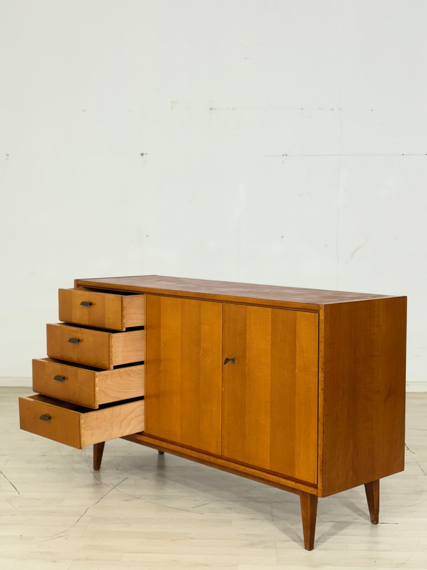 Schöner Vintage Sideboard / Kommode / Wohnzimmerschrank / Mid-Century Anrichte