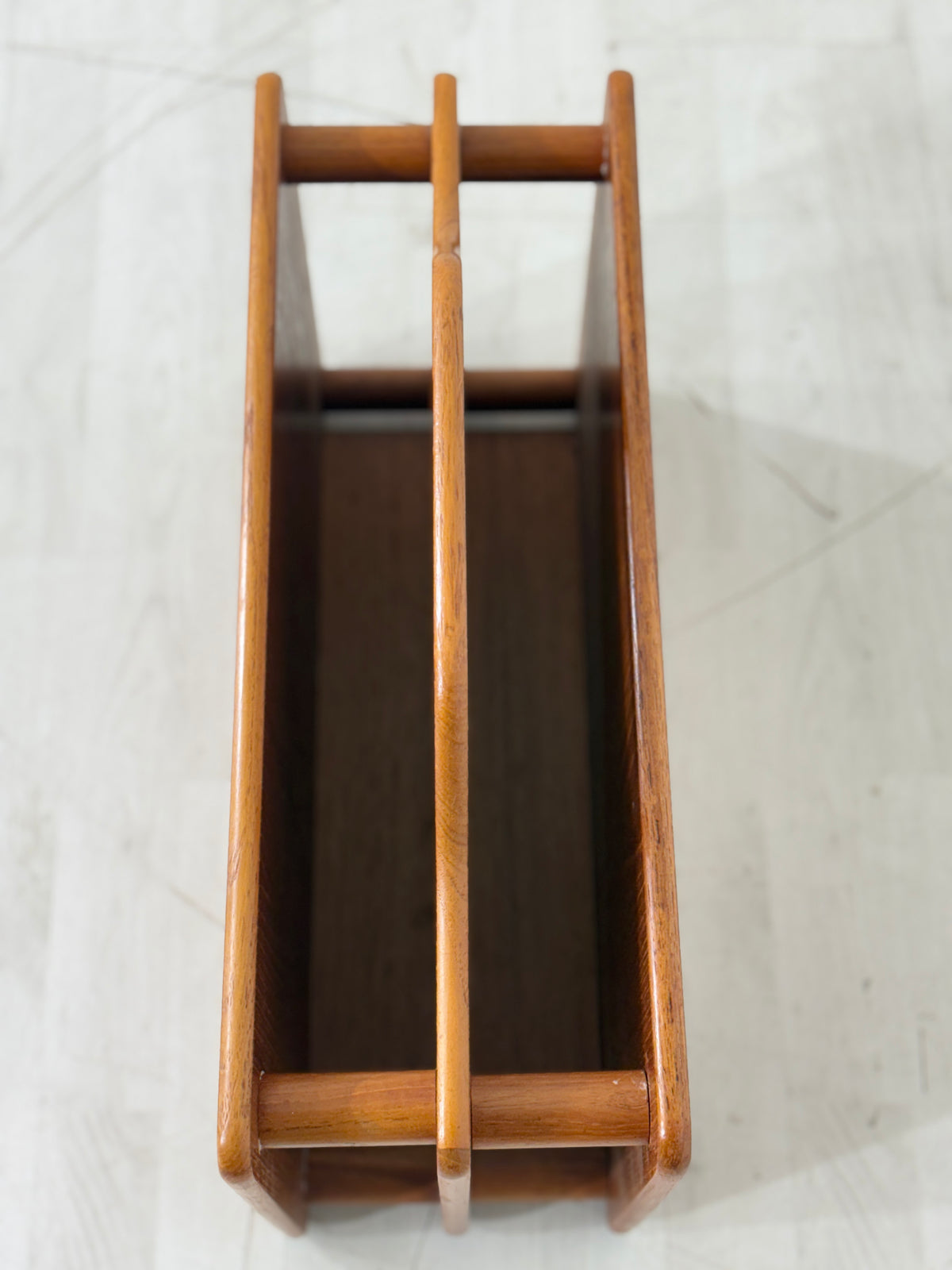 Danish Design Zeitungsständer / Ablage / Teakholz