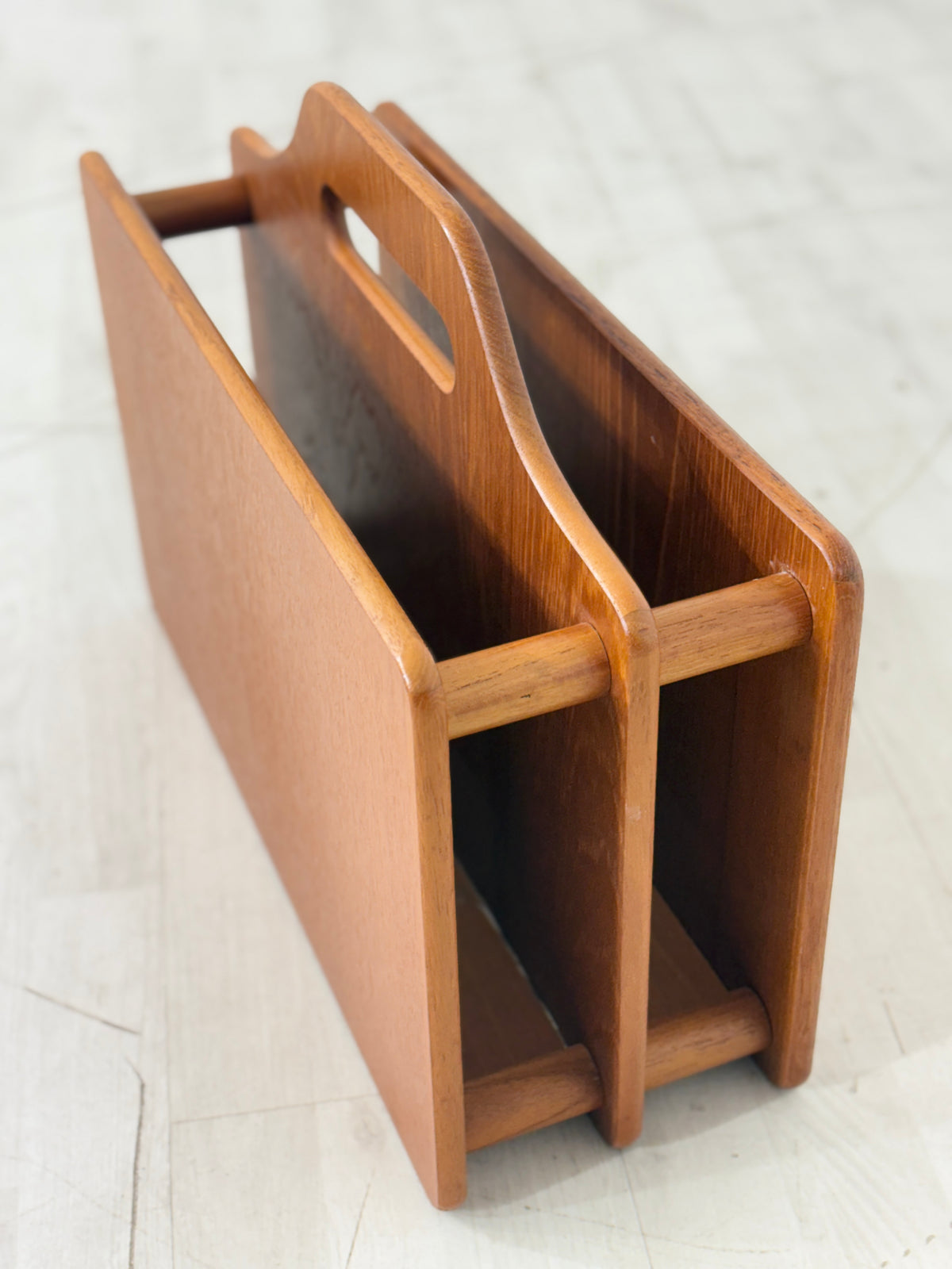 Danish Design Zeitungsständer / Ablage / Teakholz