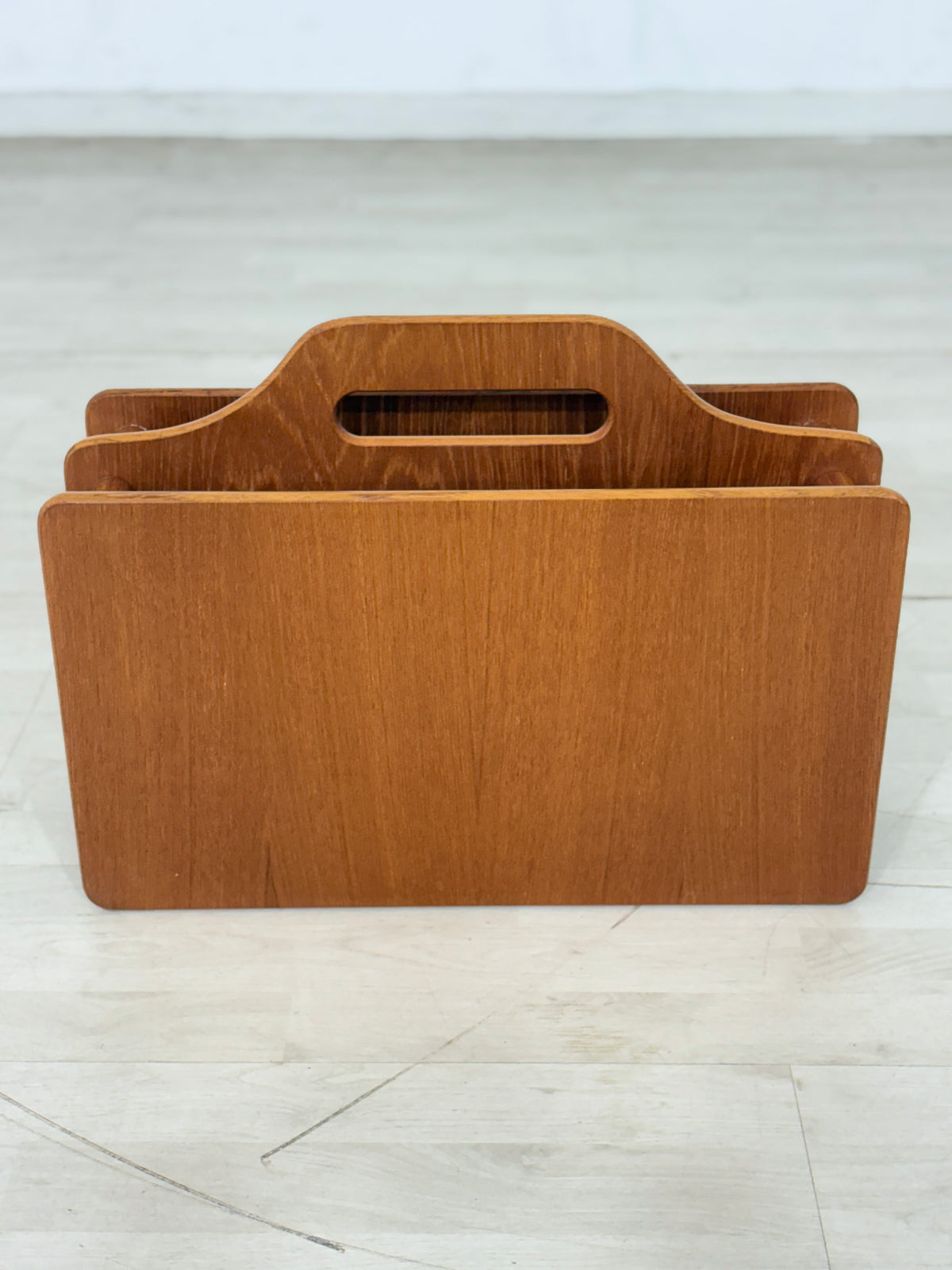 Danish Design Zeitungsständer / Ablage / Teakholz