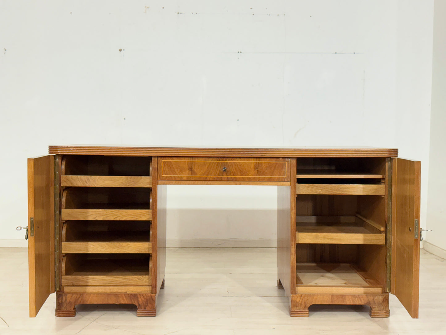 Schöner Art Deco Schreibtisch / Vintage Bürotisch / Arbeitstisch / Tisch