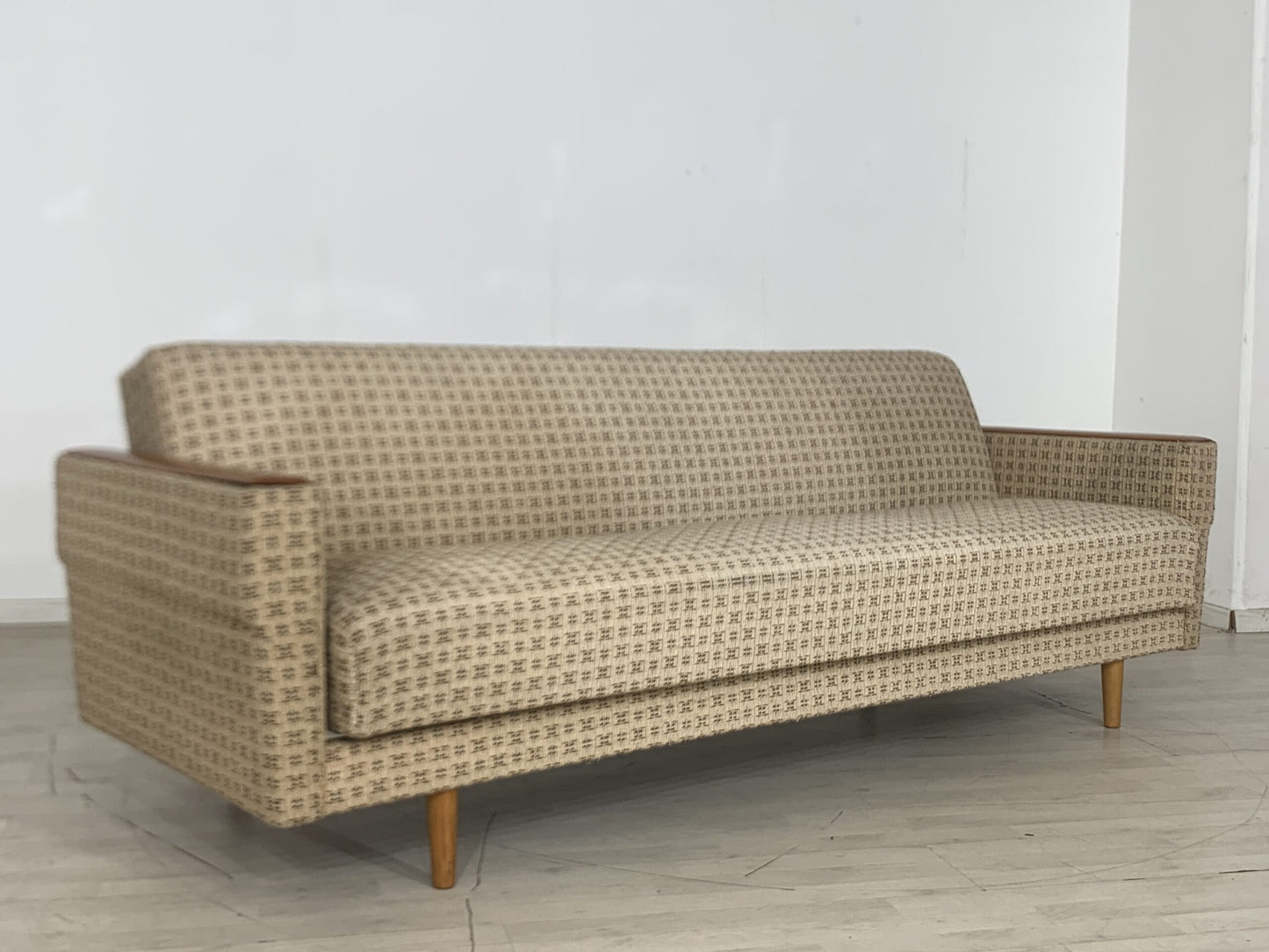 MID-CENTURY SOFA