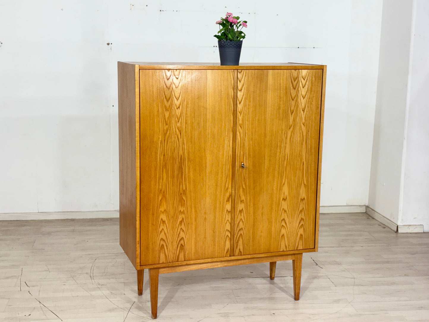 Mid-Century Hellerau Wäscheschrank / Highboard / Fächerschrank / Vintage Schrank