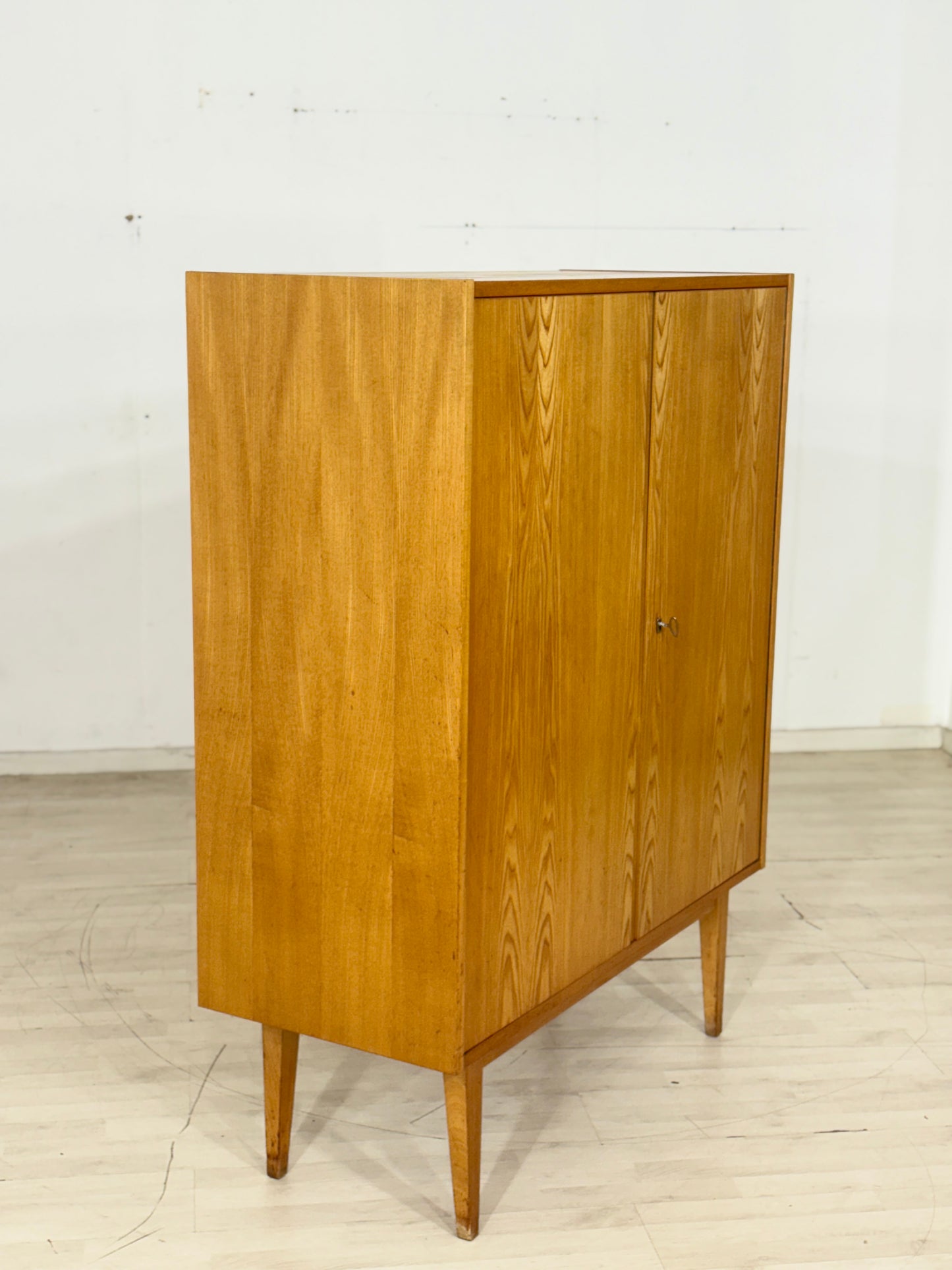Mid-Century Hellerau Wäscheschrank / Highboard / Fächerschrank / Vintage Schrank