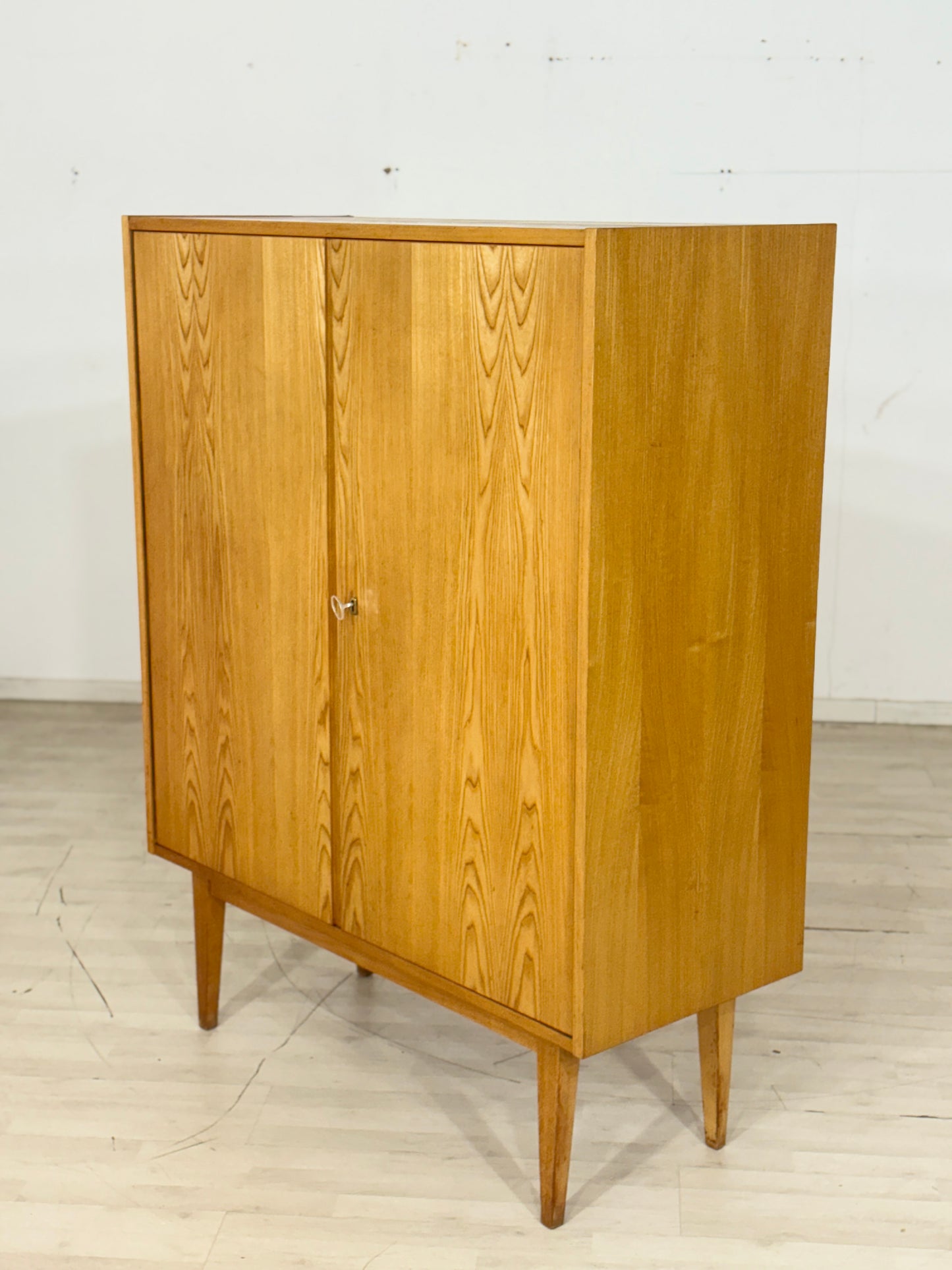 Mid-Century Hellerau Wäscheschrank / Highboard / Fächerschrank / Vintage Schrank