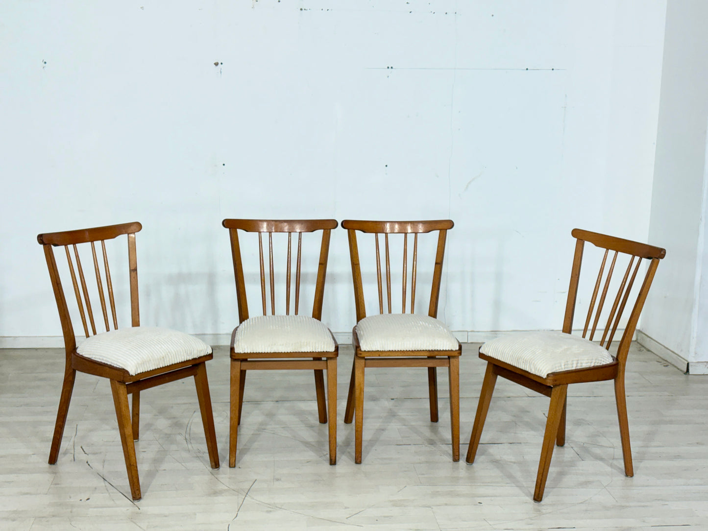 4x Mid-Century Stühle / Esszimmerstühle / Küchenstühle – Vintage 60er Jahre
