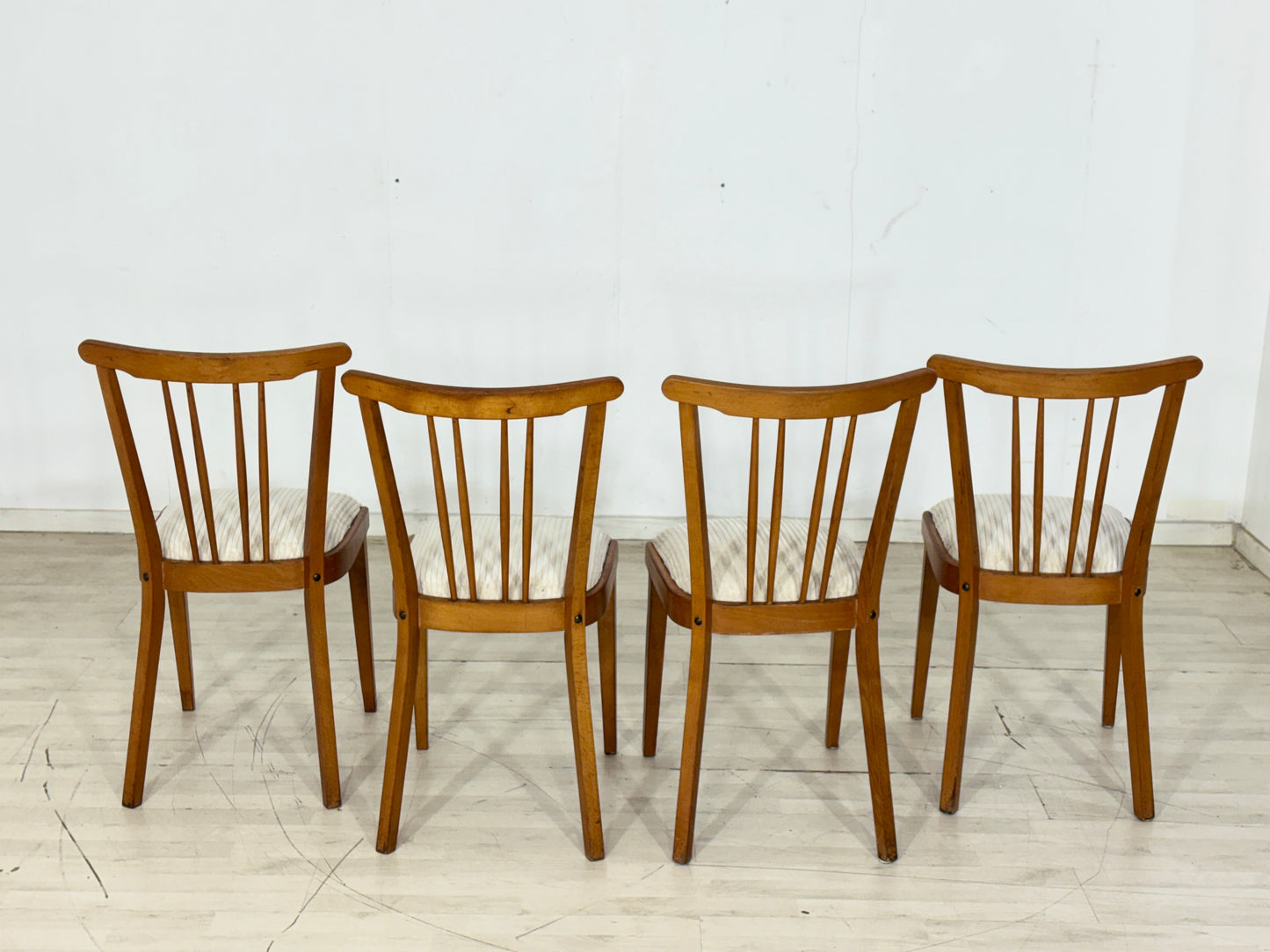 4x Mid-Century Stühle / Esszimmerstühle / Küchenstühle – Vintage 60er Jahre