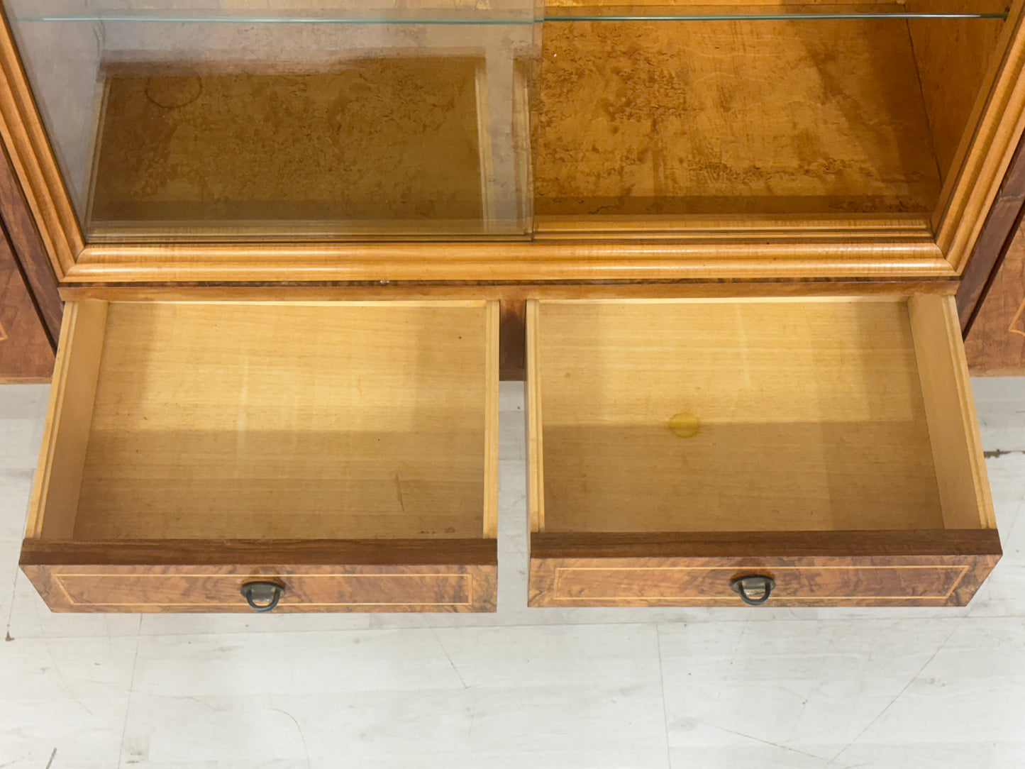Sehr Schönes Vintage Highboard / Vitrine / Anrichte / Schrank