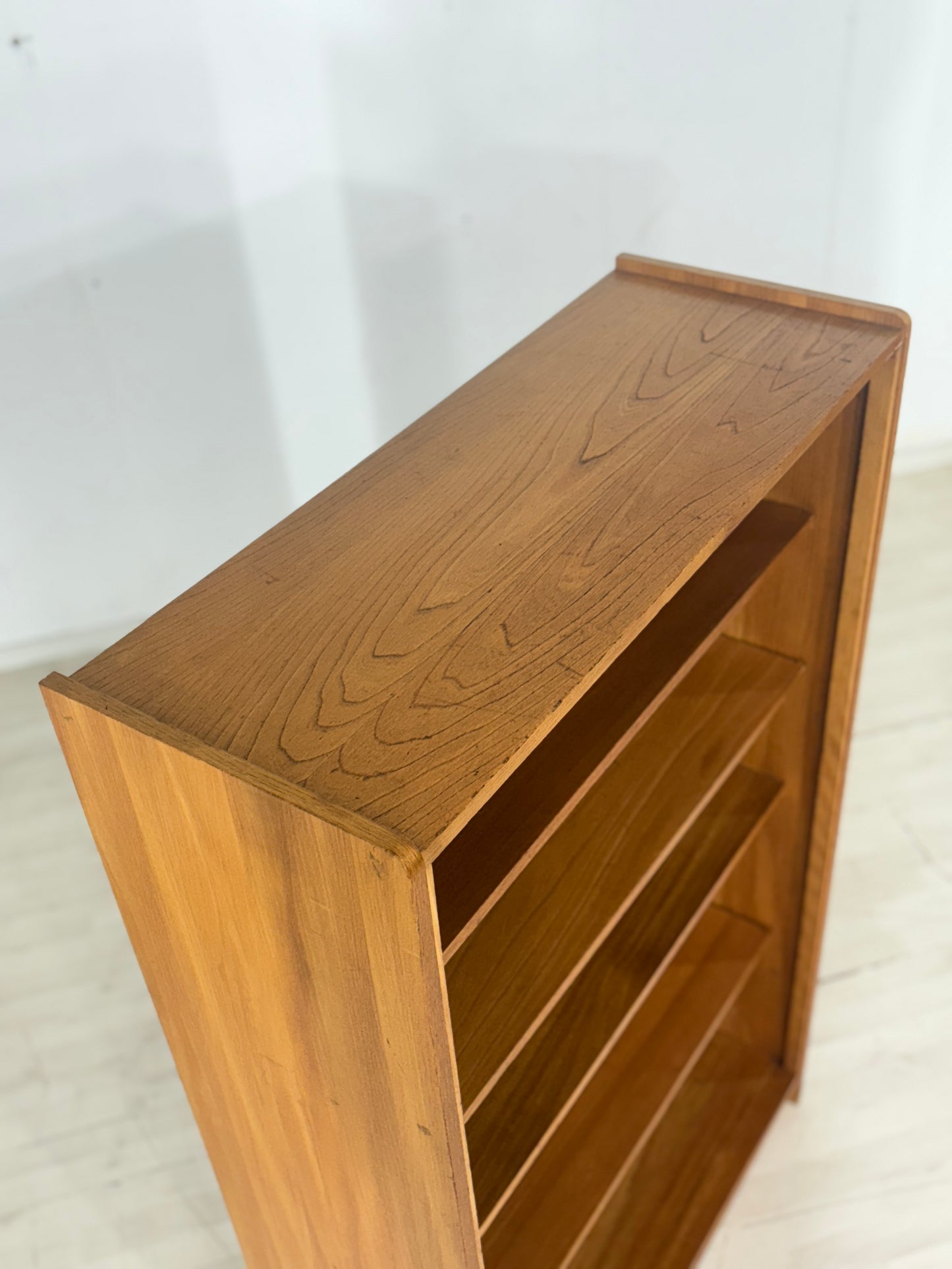 Sehr schönes Teak Regal / Vintage Bücherregal / Bücherschrank / Fächerschrank