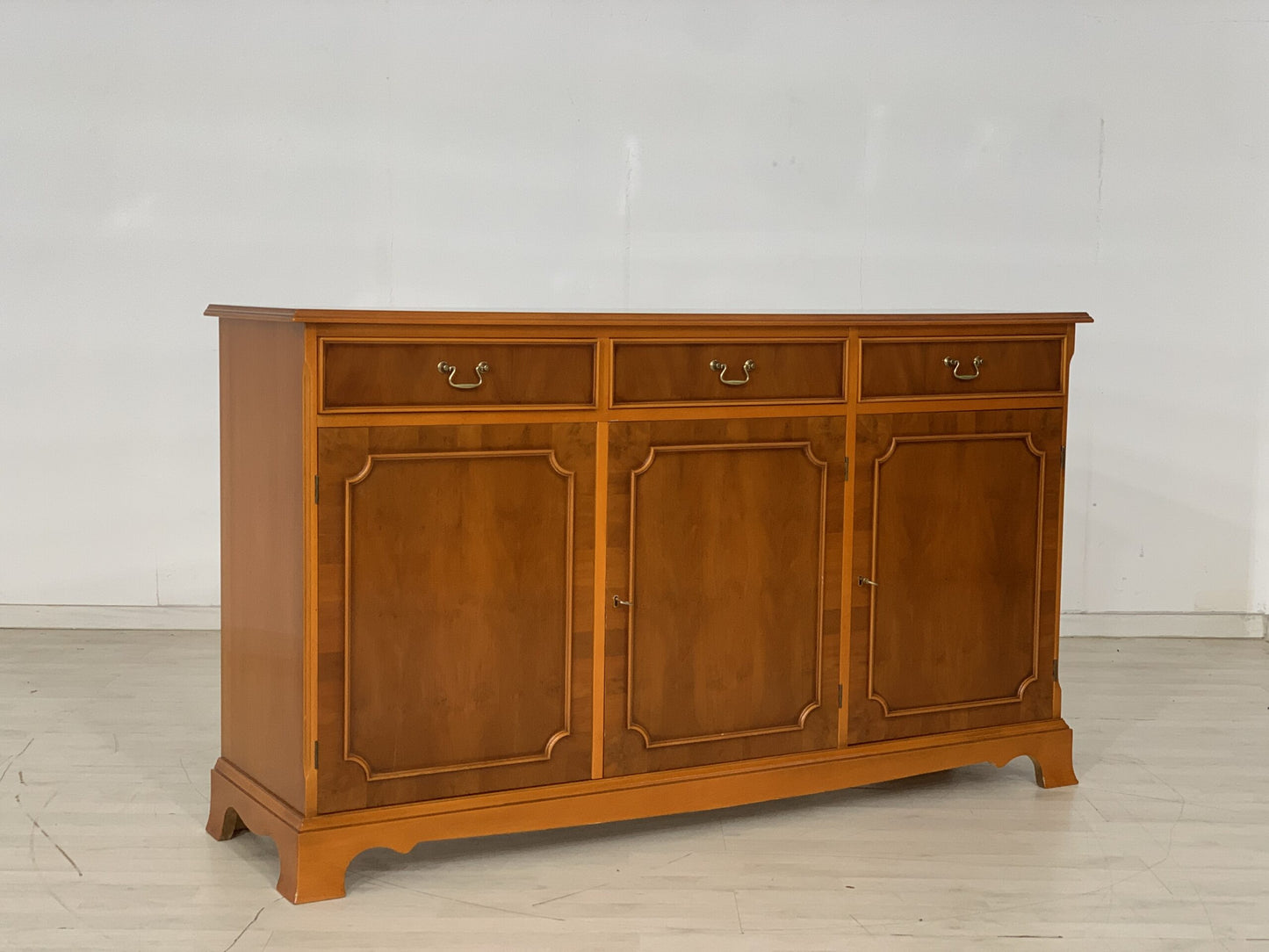 KOLONIALSTIL ANRICHTE SIDEBOARD SCHRANK KOMMODE WOHNZIMMERSCHRANK VINTAGE