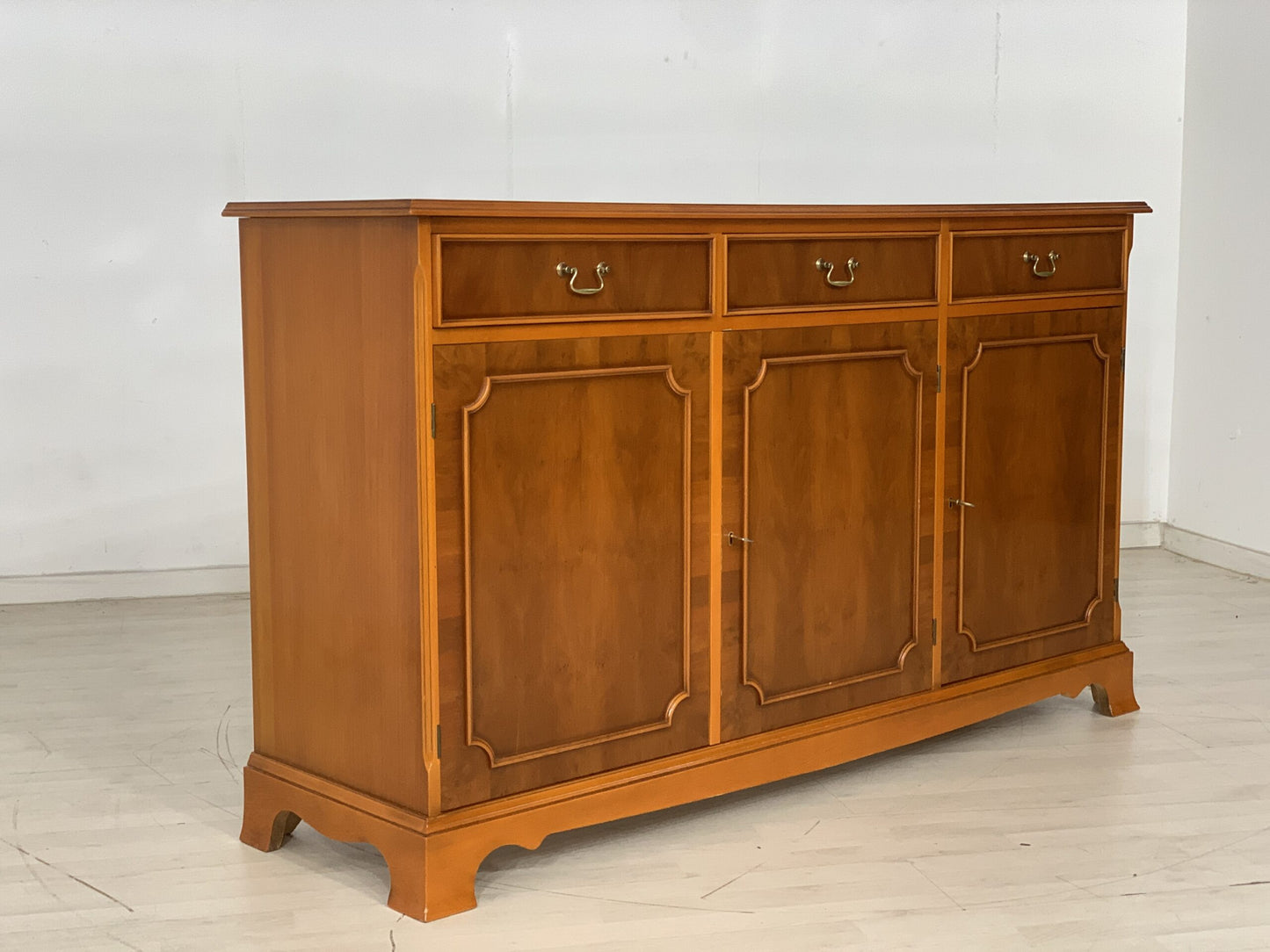 KOLONIALSTIL ANRICHTE SIDEBOARD SCHRANK KOMMODE WOHNZIMMERSCHRANK VINTAGE