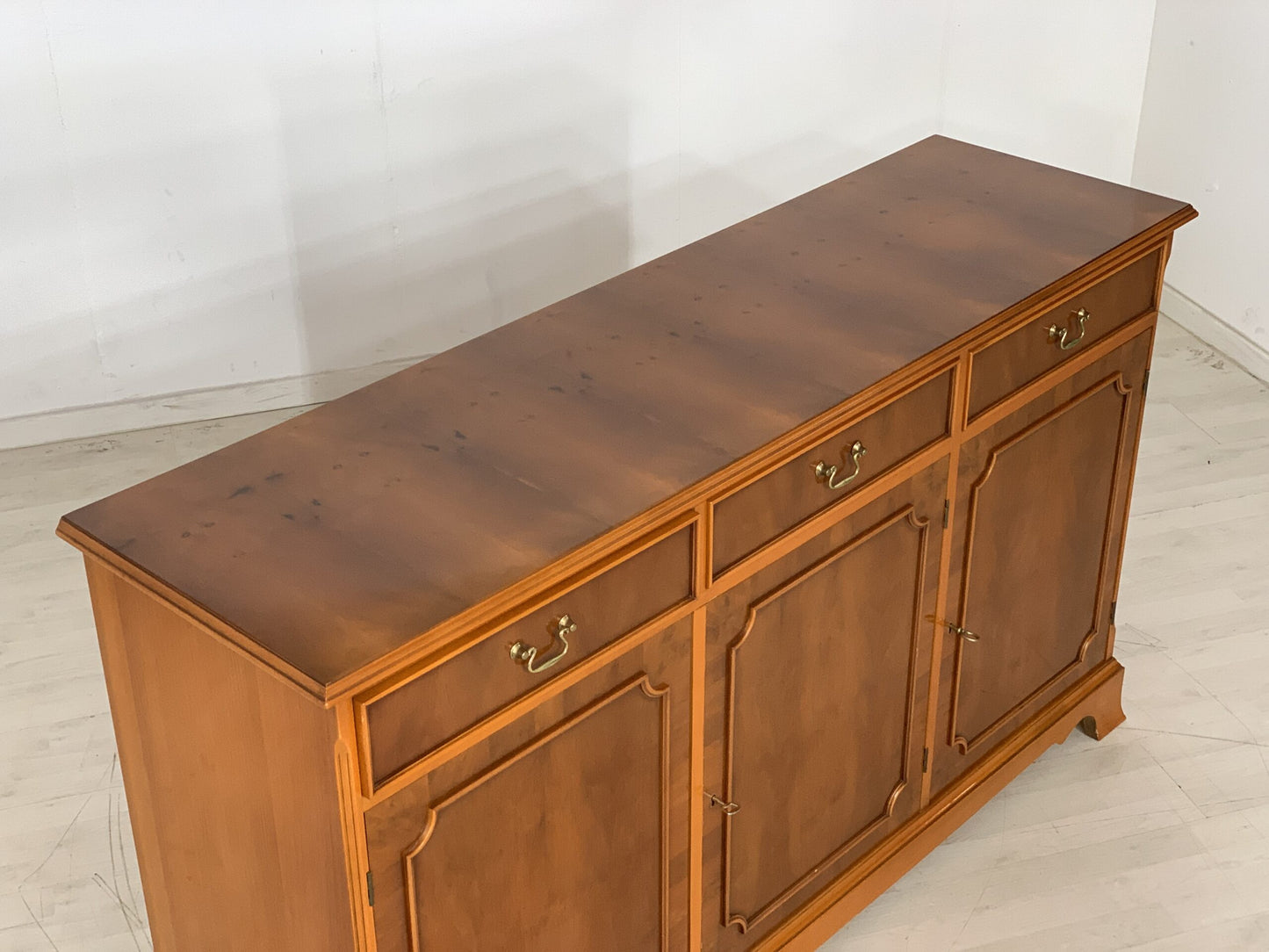 KOLONIALSTIL ANRICHTE SIDEBOARD SCHRANK KOMMODE WOHNZIMMERSCHRANK VINTAGE