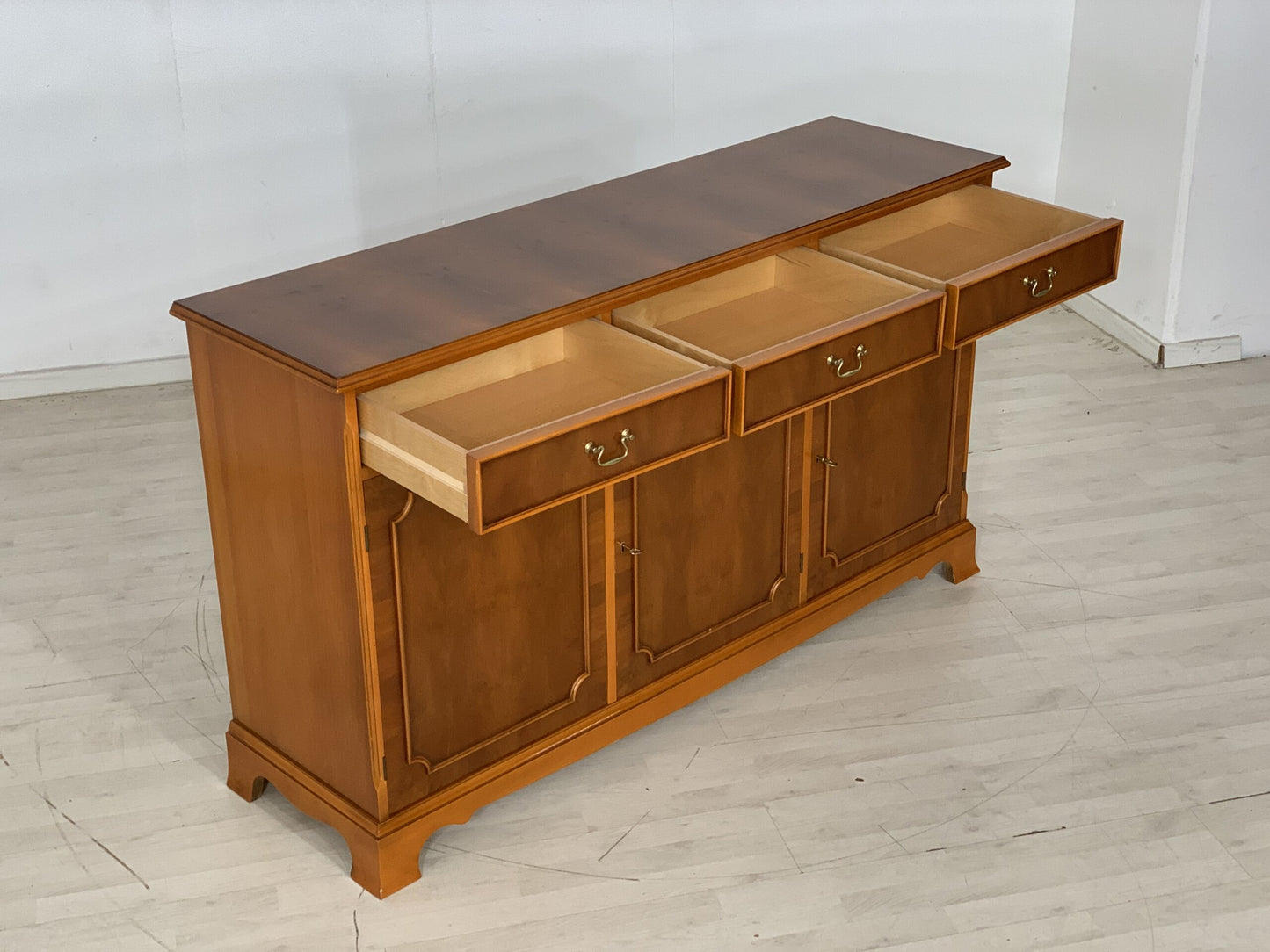 KOLONIALSTIL ANRICHTE SIDEBOARD SCHRANK KOMMODE WOHNZIMMERSCHRANK VINTAGE