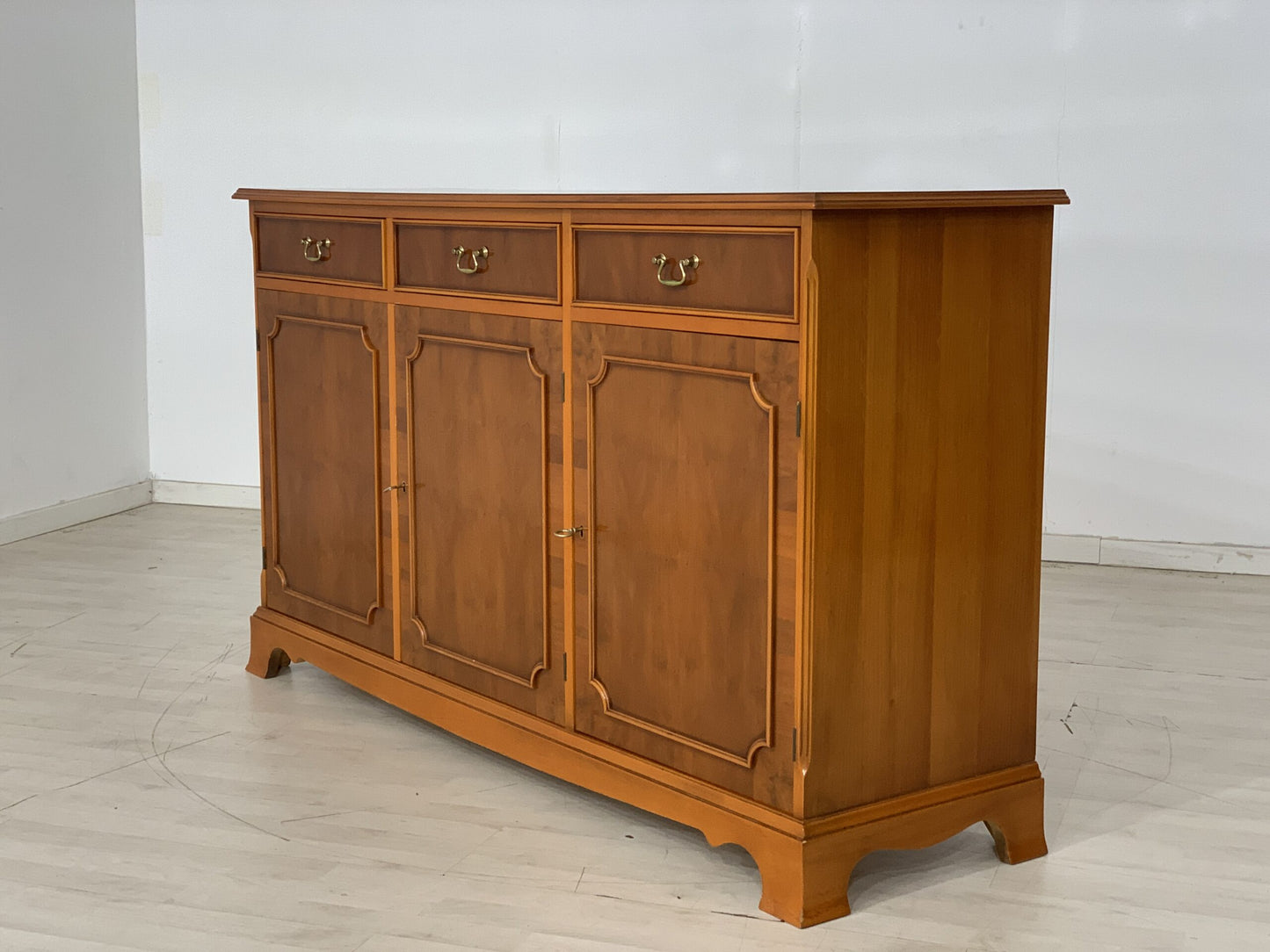 KOLONIALSTIL ANRICHTE SIDEBOARD SCHRANK KOMMODE WOHNZIMMERSCHRANK VINTAGE