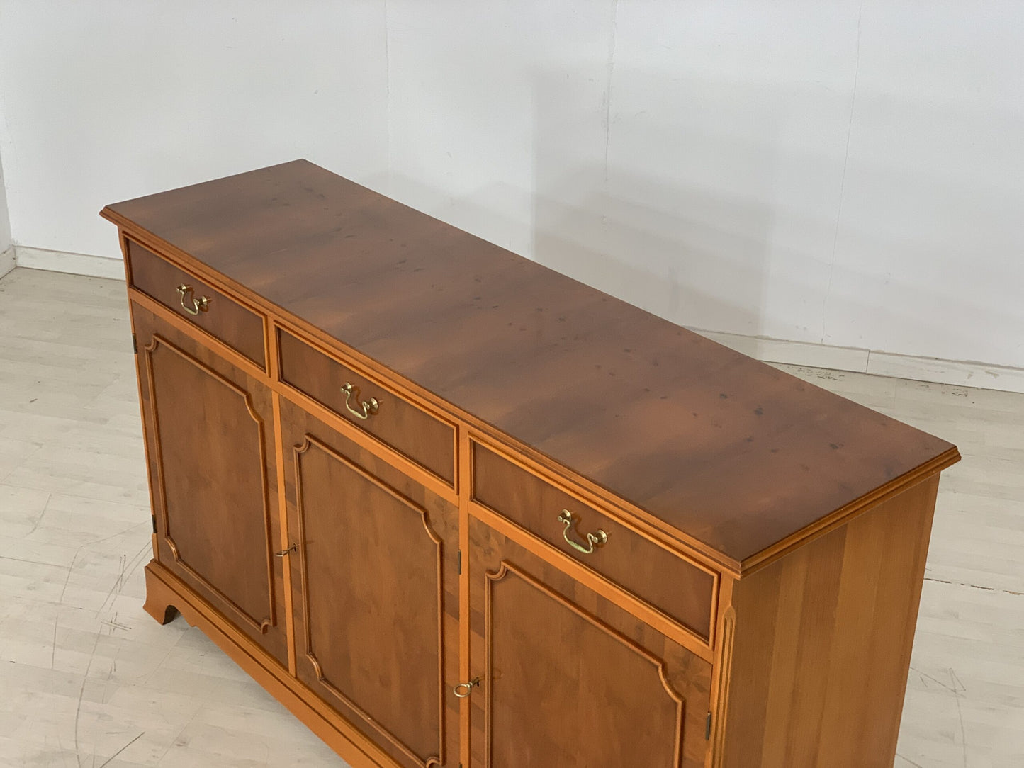 KOLONIALSTIL ANRICHTE SIDEBOARD SCHRANK KOMMODE WOHNZIMMERSCHRANK VINTAGE