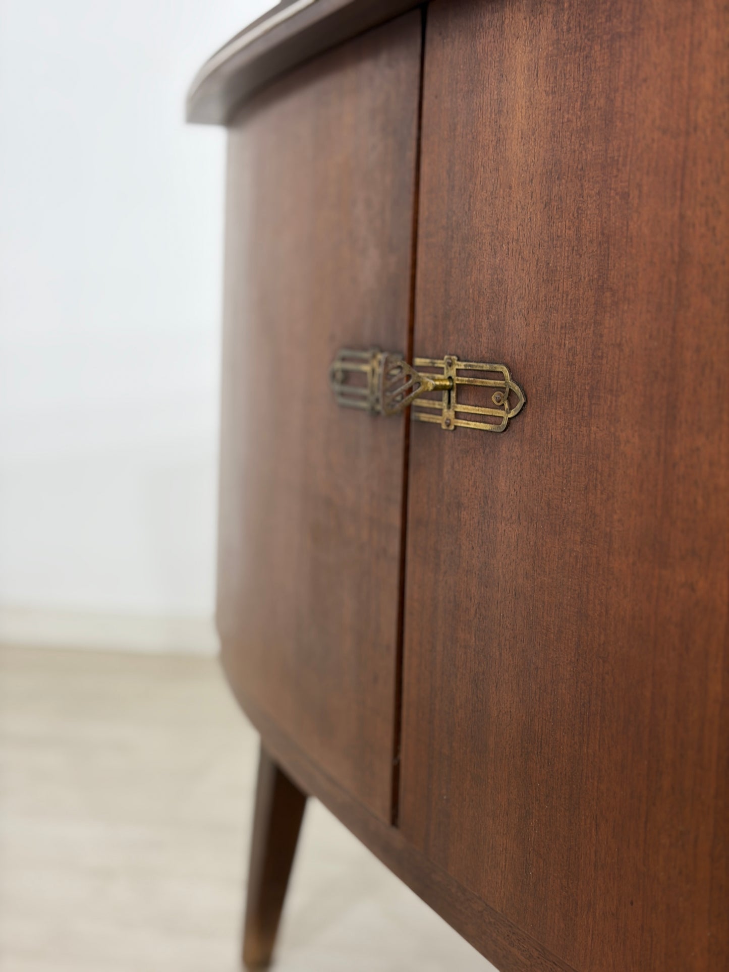 Sehr schöne Vintage Kommode / Anrichte / Schrank / Wohnzimmerschrank