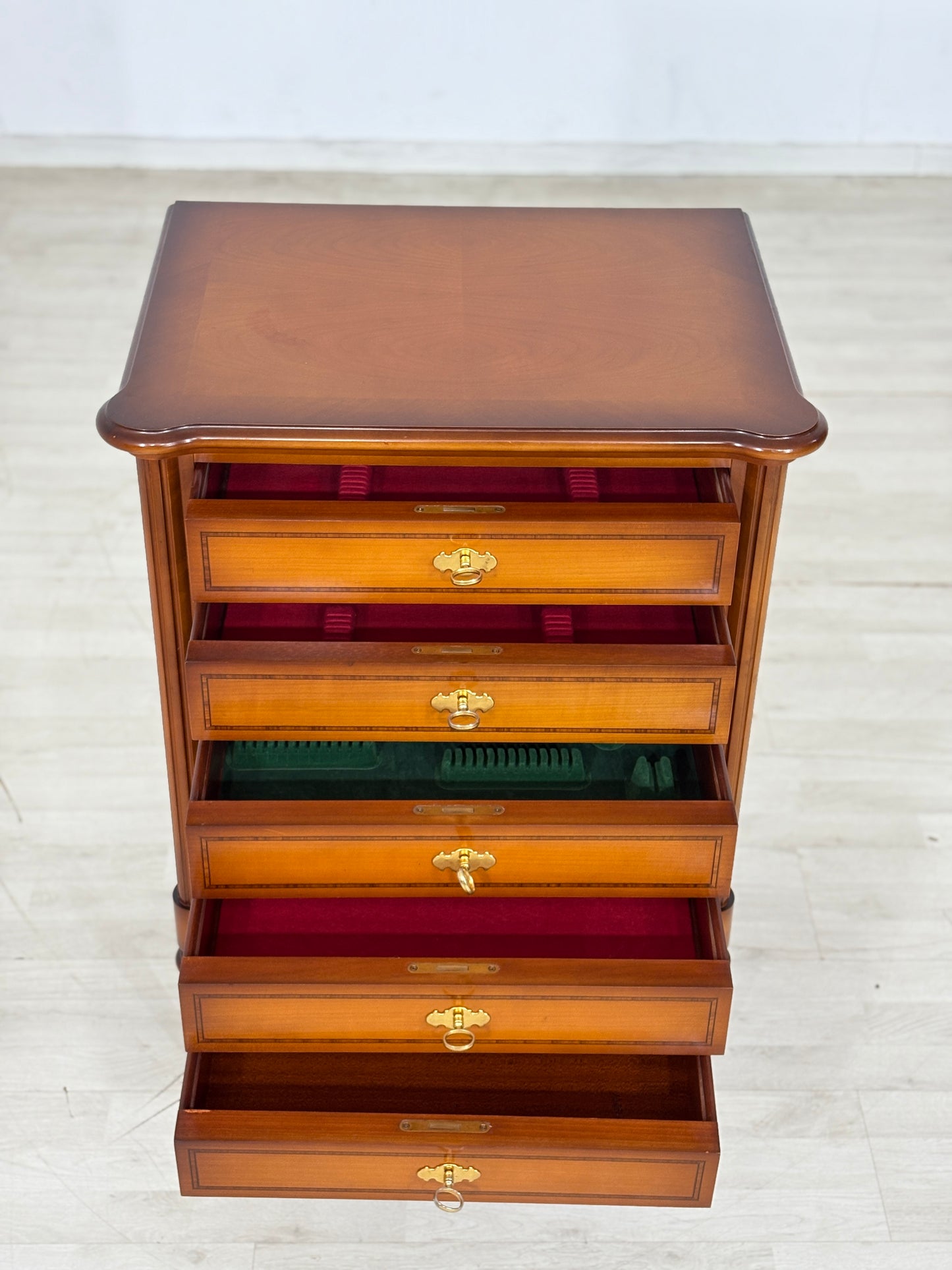 Hochwertige Warrings Kommode / Vintage Fächerschrank / Schrank / Anrichte