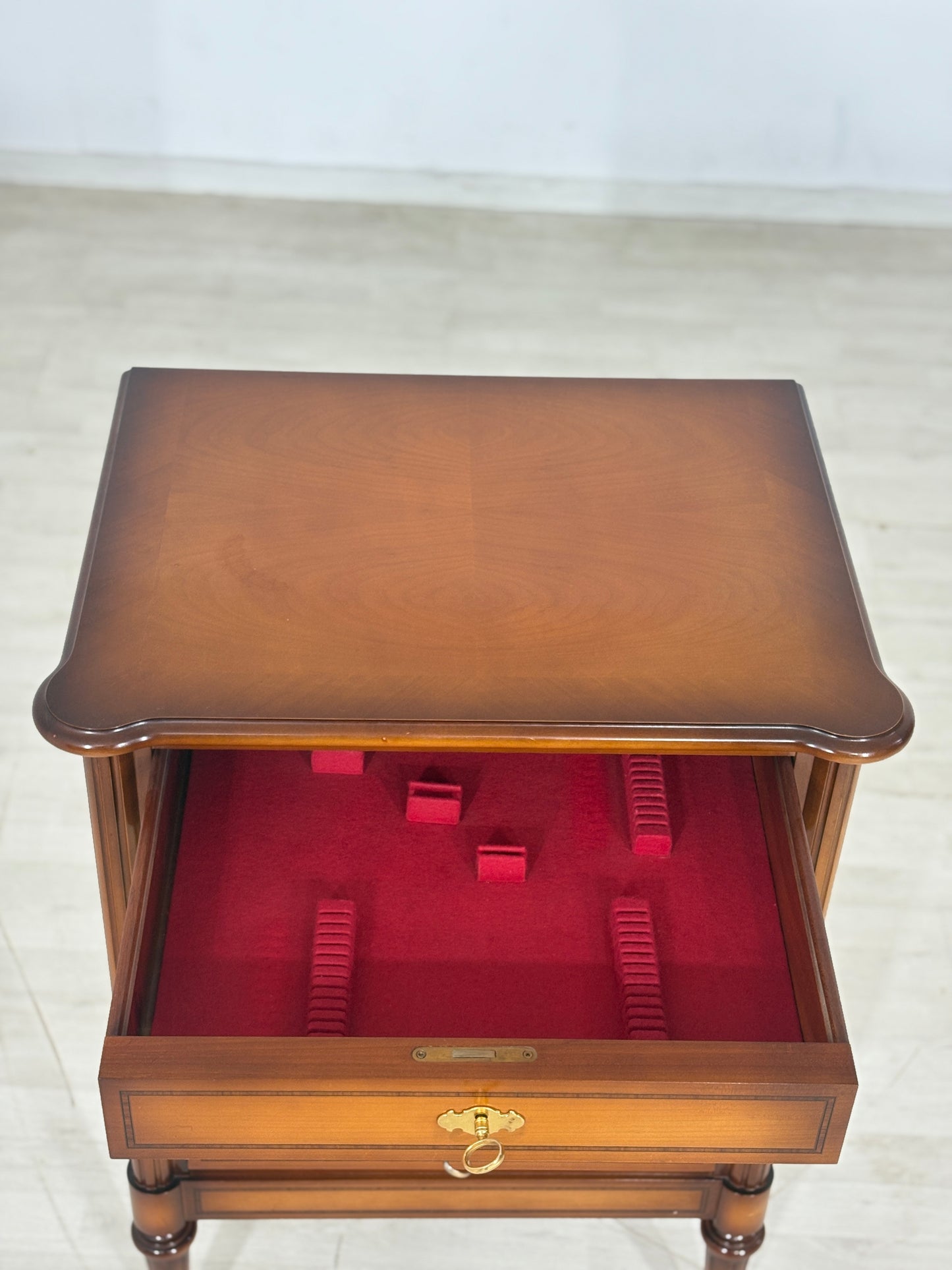 Hochwertige Warrings Kommode / Vintage Fächerschrank / Schrank / Anrichte