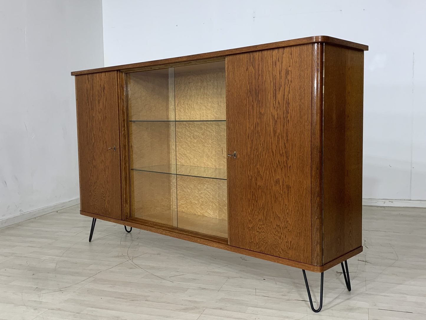 MID CENTURY HIGHBOARD GESCHIRRSCHRANK FLURSCHRANK WOHNZIMMERSCHRANK SCHRANK VINTAGE