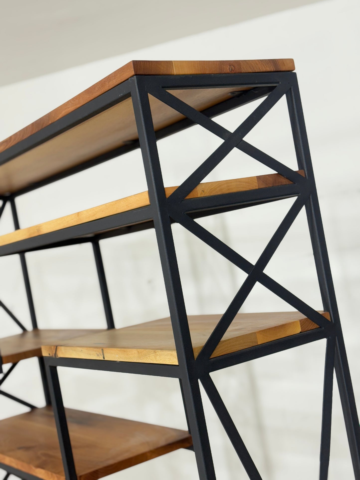 Interiordesign Regal / Massiv Bücherregal / Mid-Century Modern Bücherschrank